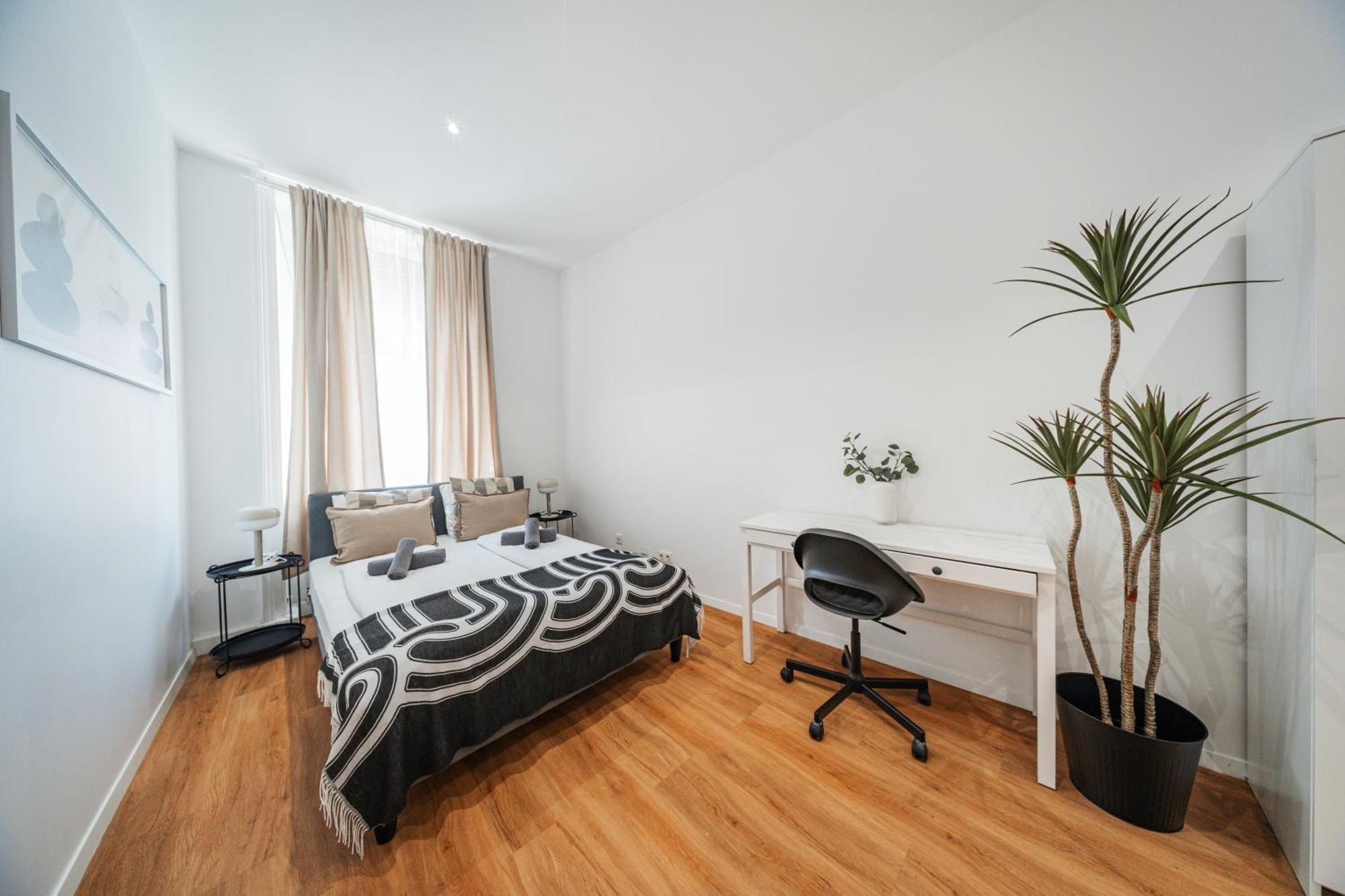 Nice Central City Room Albergue