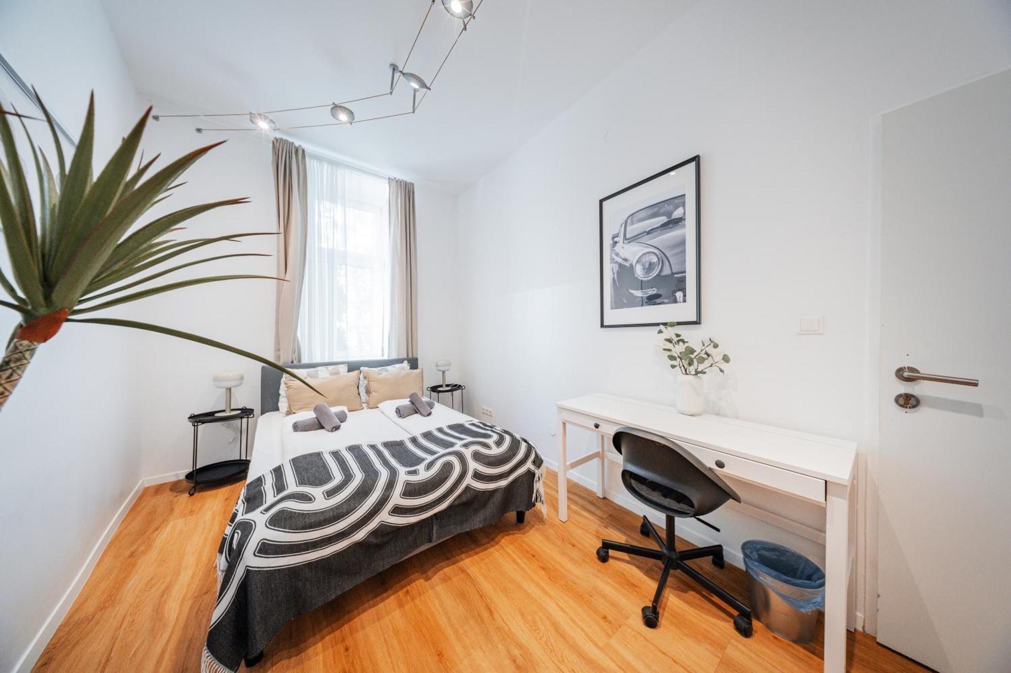 Nice Central City Room *