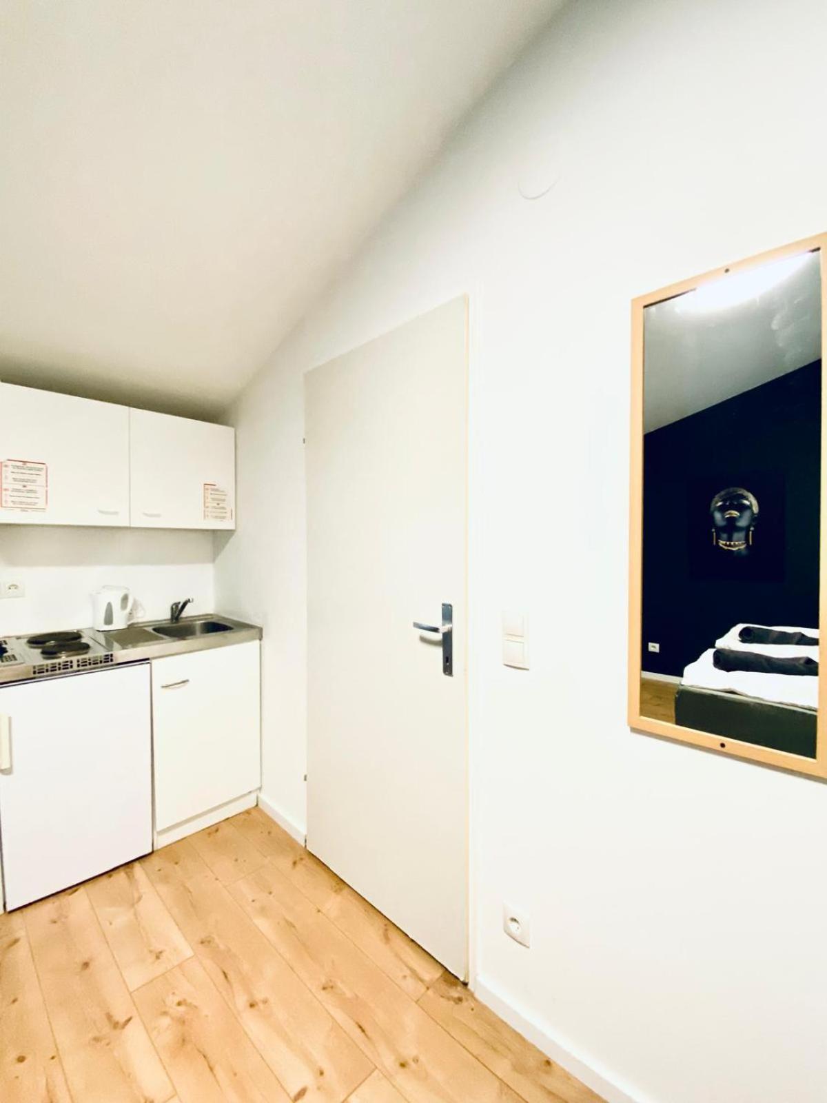 8 Fully Equipped Studio Apt W Terrace Margareten Apartment *