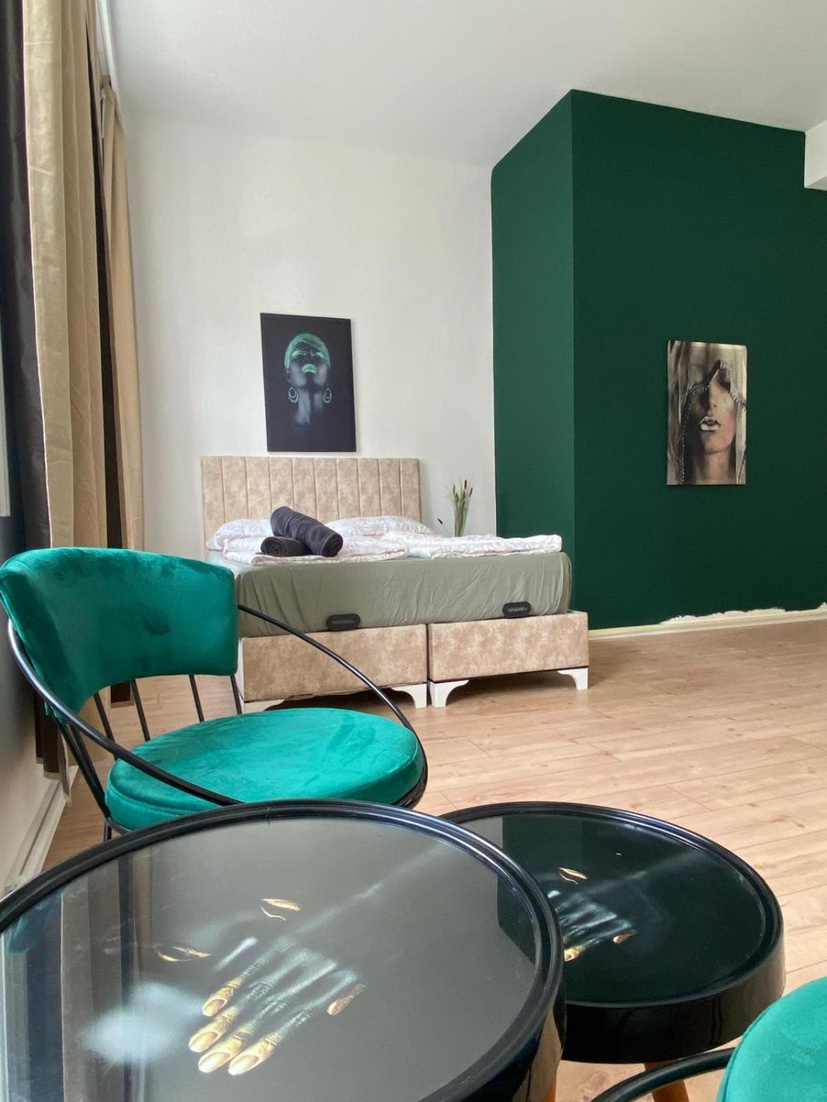 Apartment 8 Fully Equipped Studio Apt W Terrace Margareten