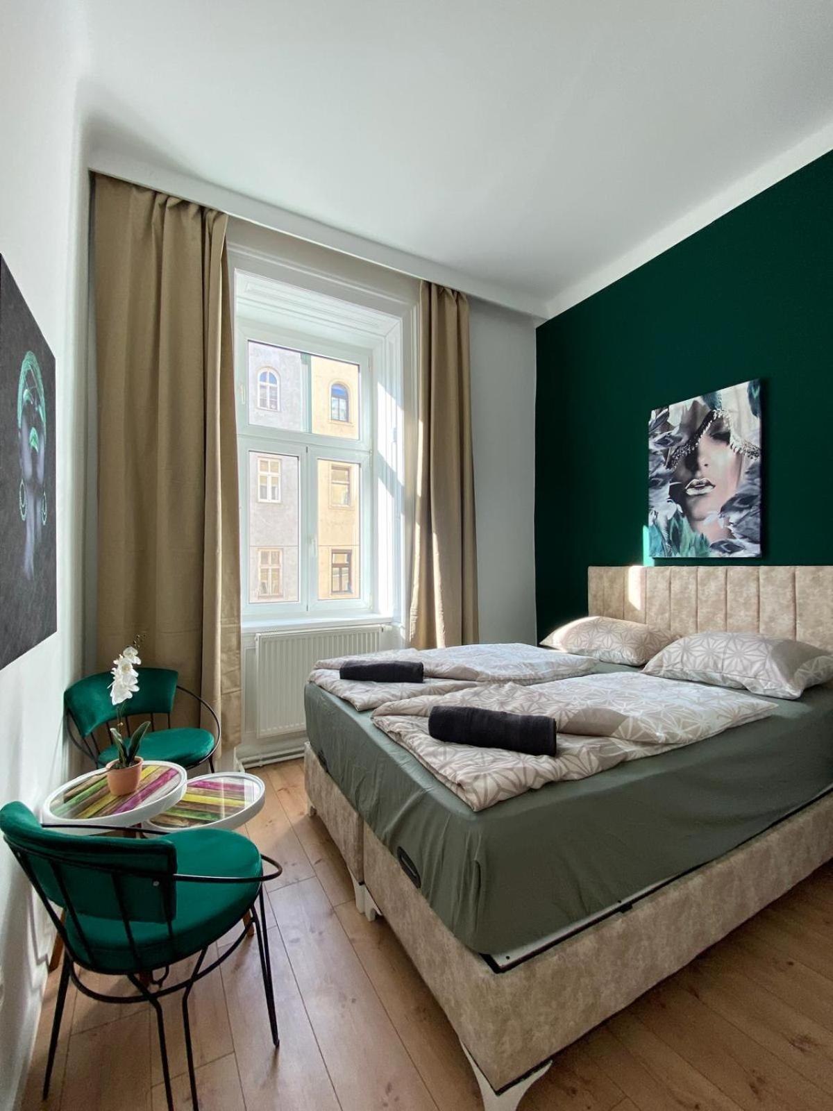 8 Fully Equipped Studio Apt W Terrace Margareten Apartment