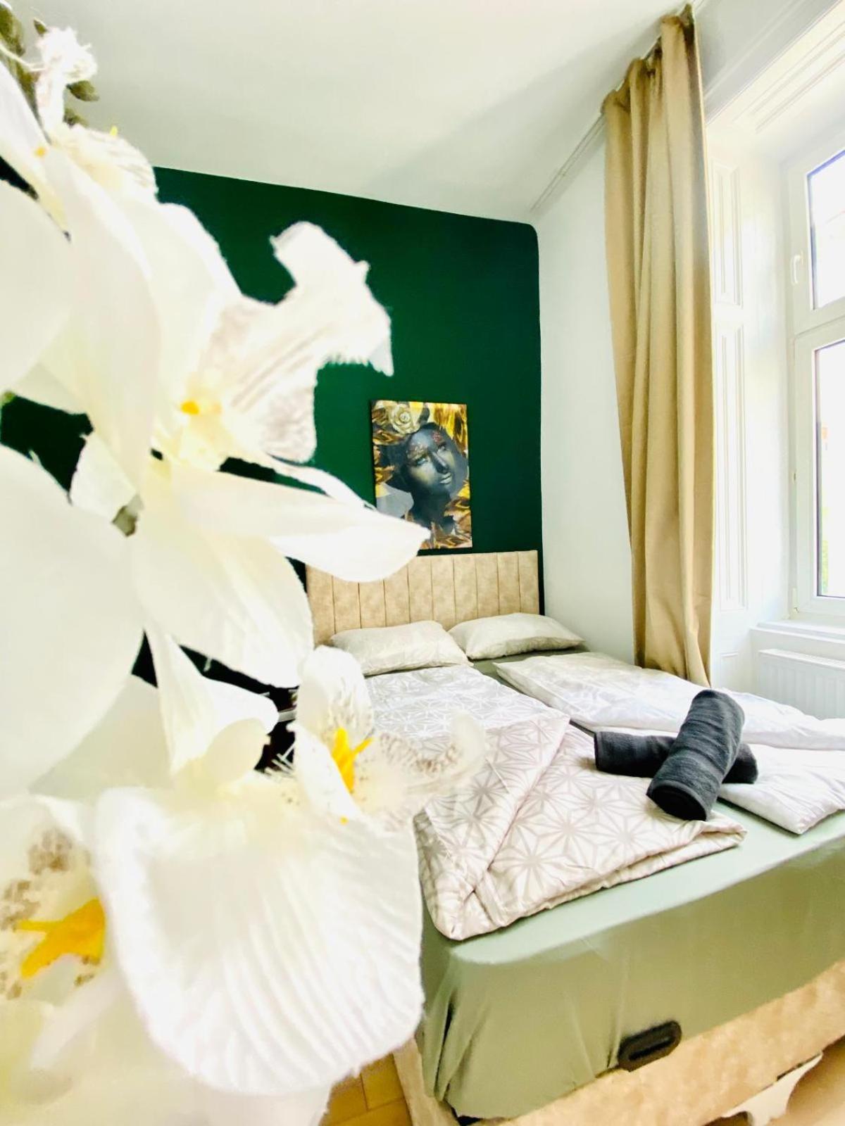 8 Fully Equipped Studio Apt W Terrace Margareten *