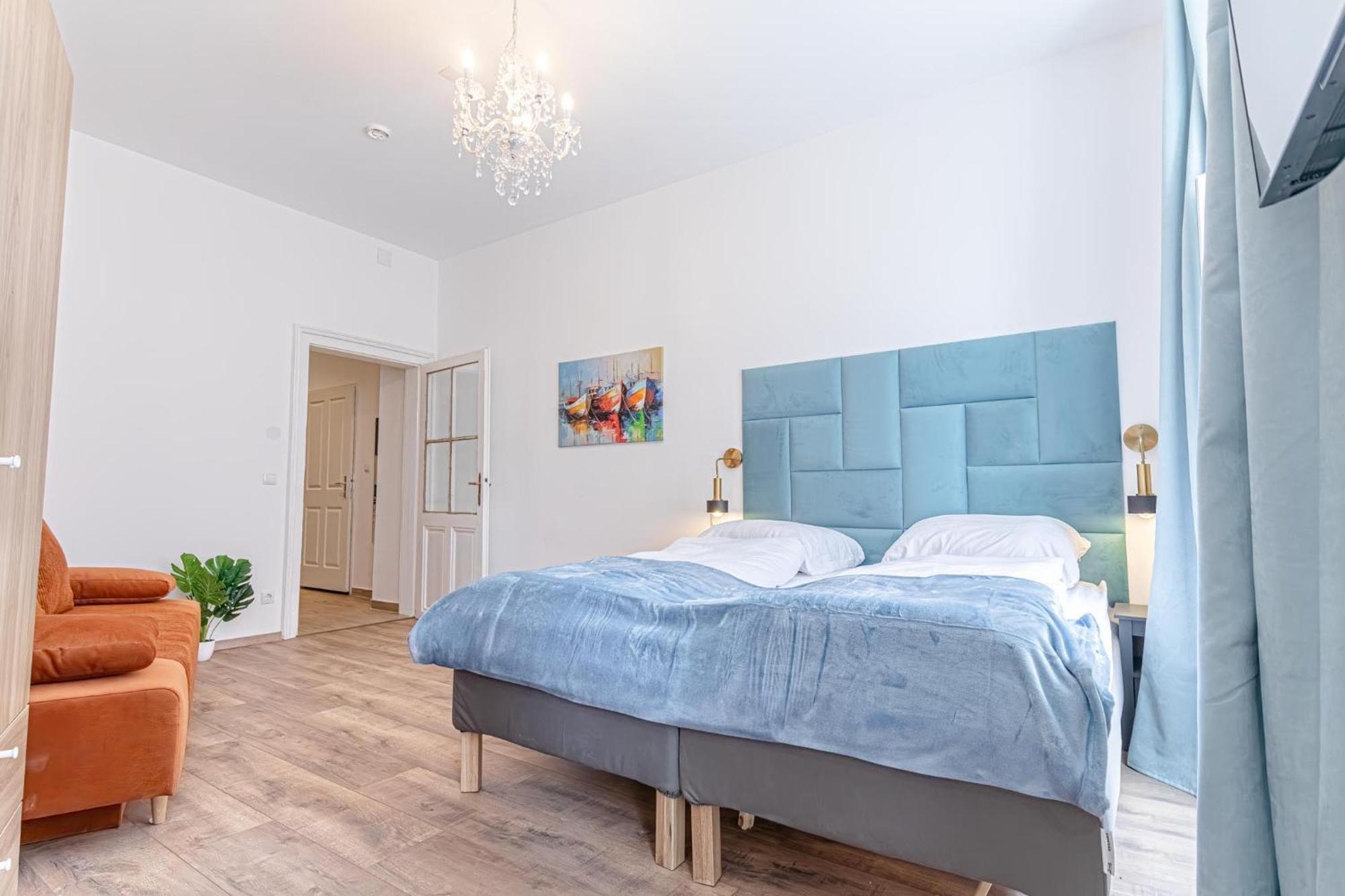 Cost Effective Life 1br In Classic Building *
