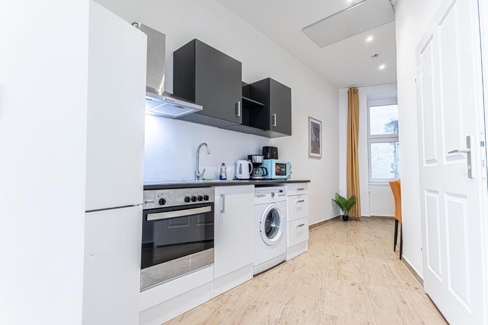 Apartment Cost Effective Life 1br In Classic Building *