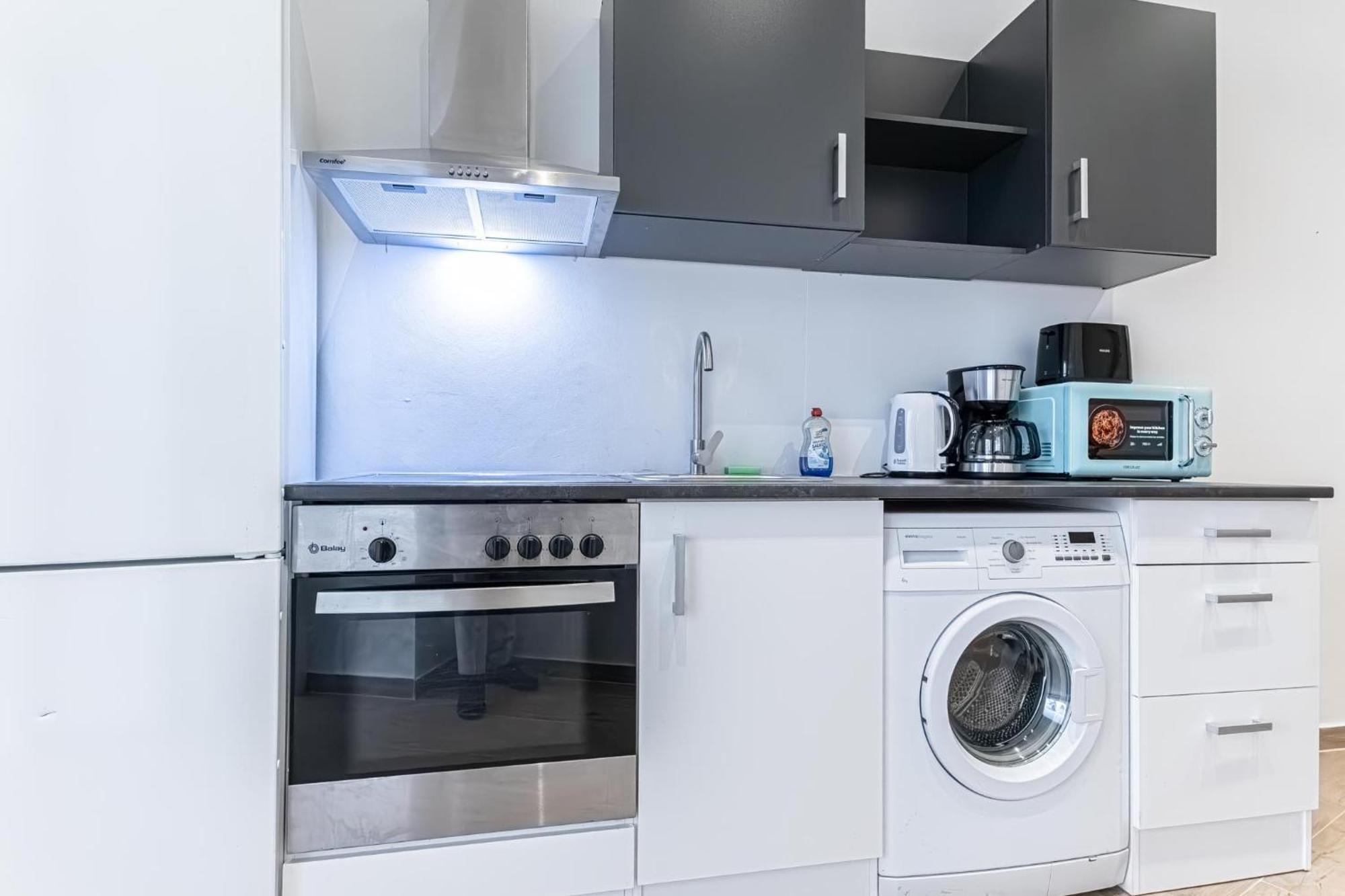 Cost Effective Life 1br In Classic Building *
