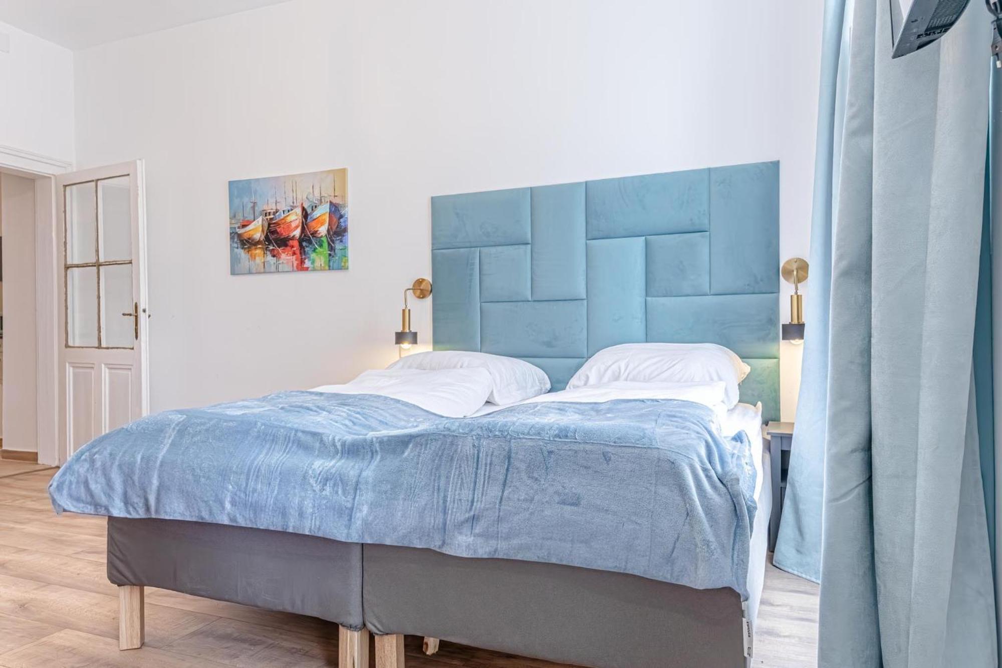 Cost Effective Life 1br In Classic Building Apartment *