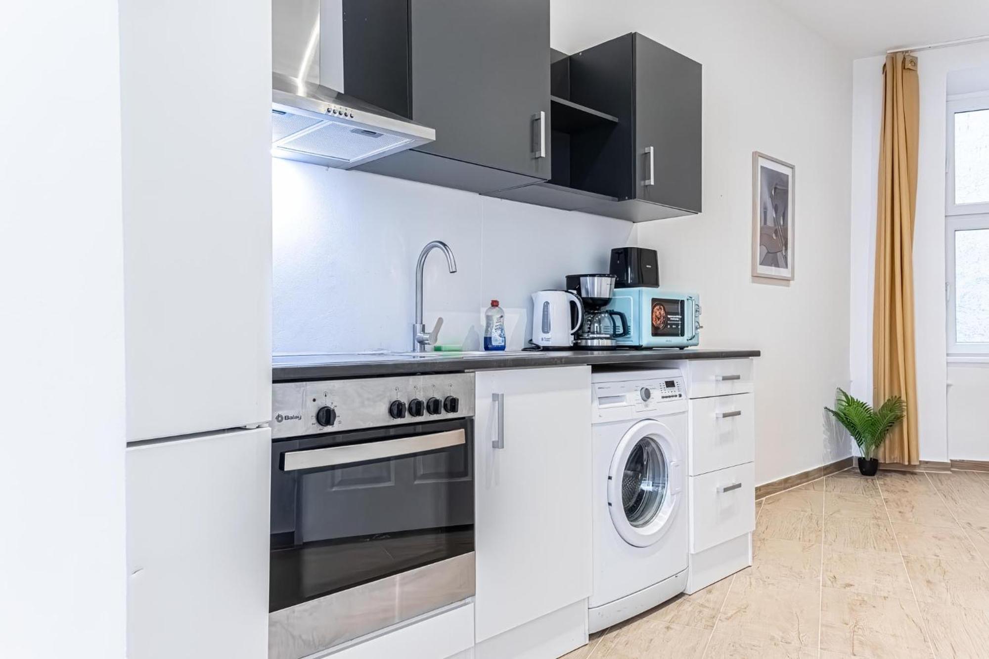 Cost Effective Life 1br In Classic Building