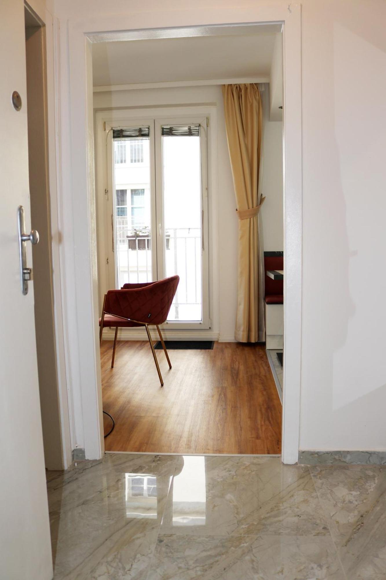 New Terrace And Open Kitchen * Viena