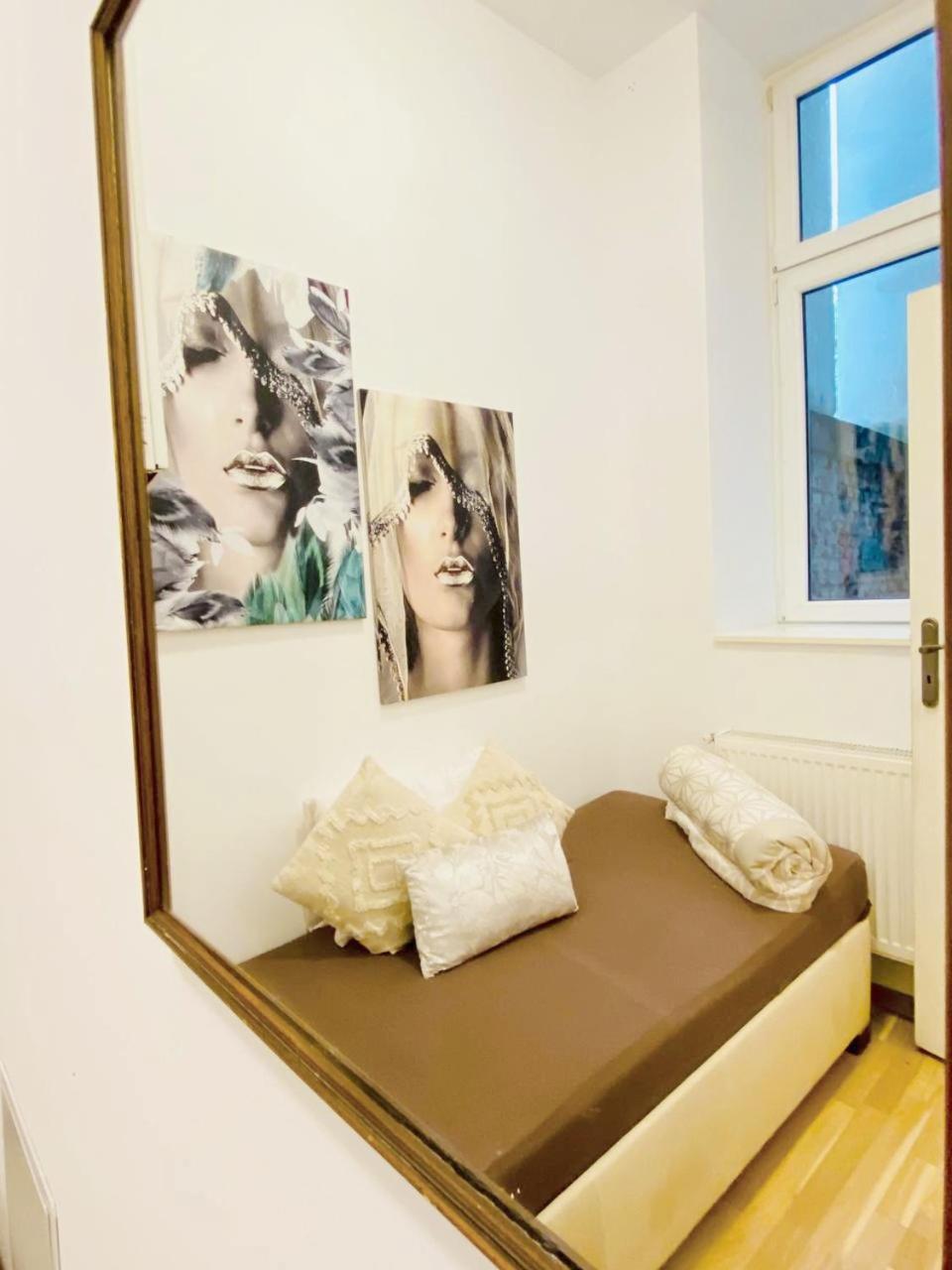 Family Studio In Schoenbrunn Area Apartment
