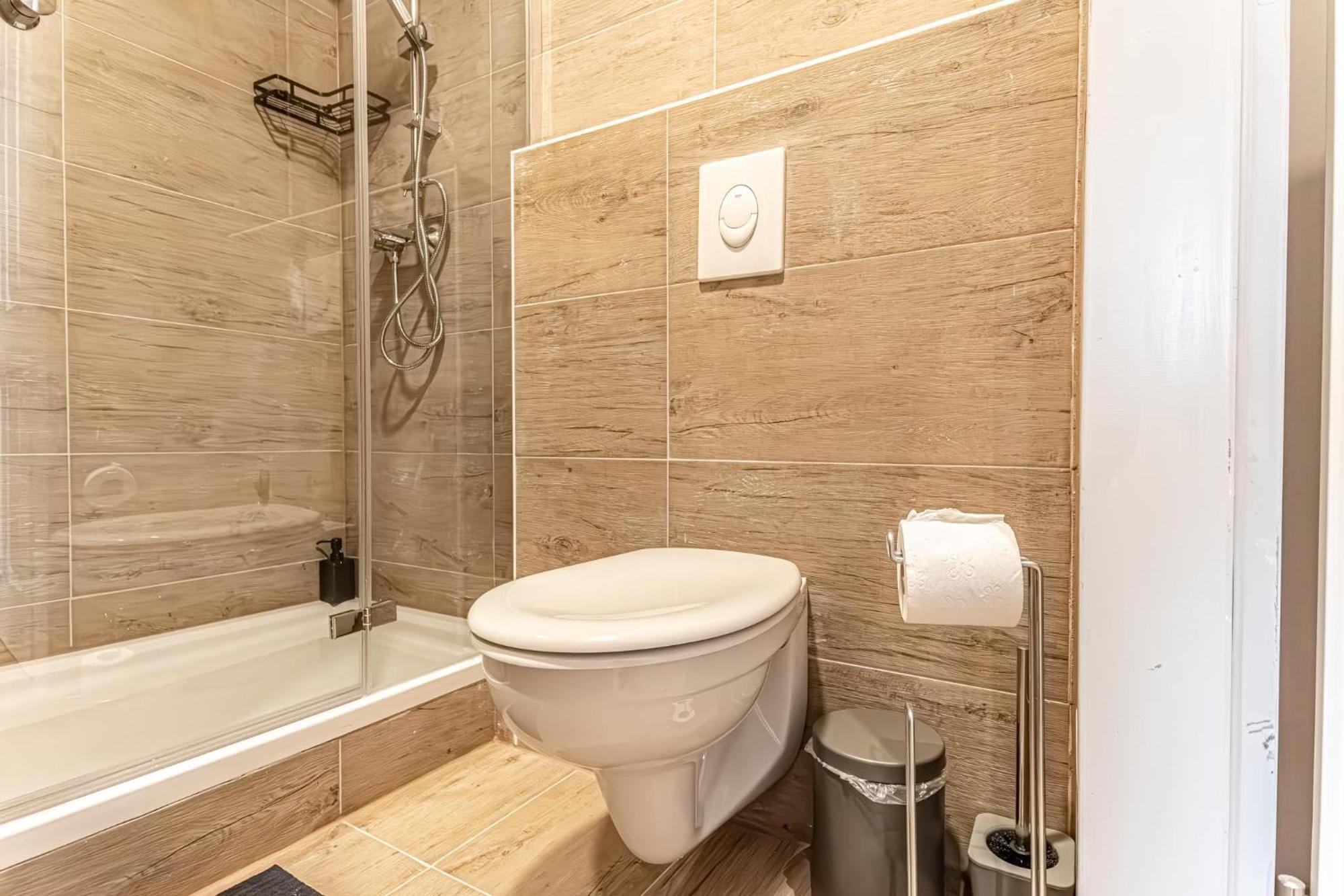 Wiener Stadthalle Boutique - Ideal For Couples