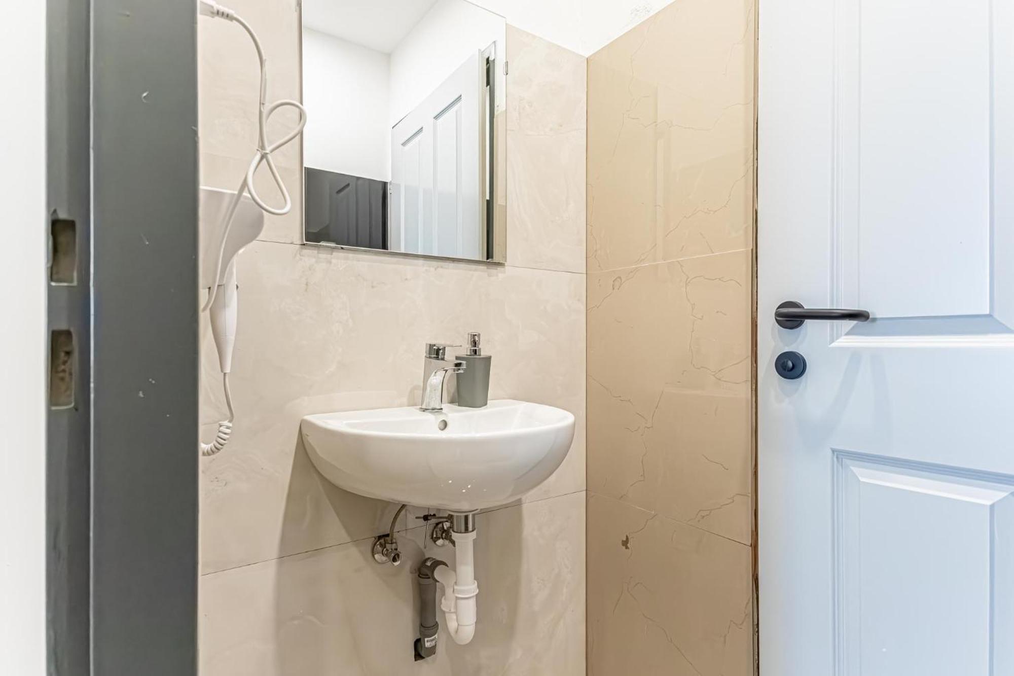 Wiener Stadthalle Boutique - Ideal For Couples