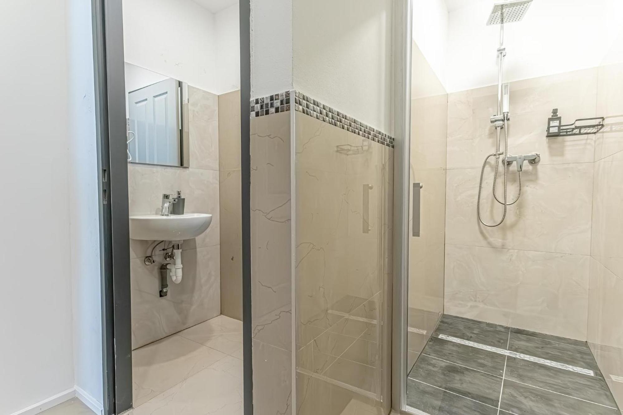 Wiener Stadthalle Boutique - Ideal For Couples Wien