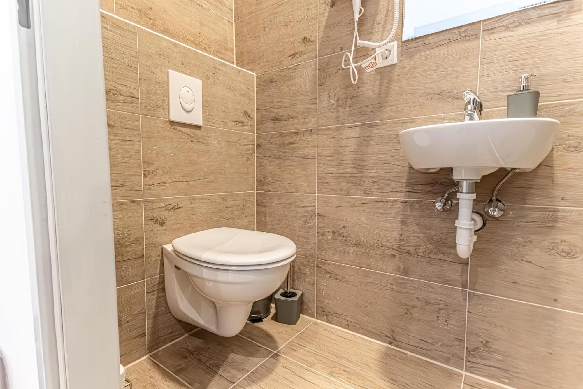 Wiener Stadthalle Boutique - Ideal For Couples Apartment