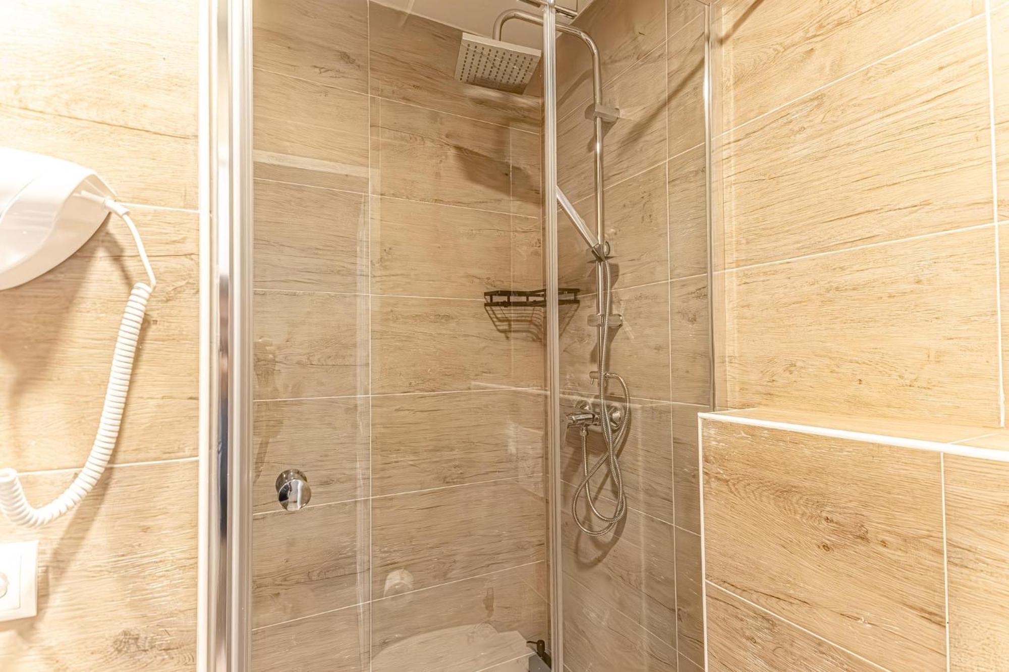 Wiener Stadthalle Boutique - Ideal For Couples