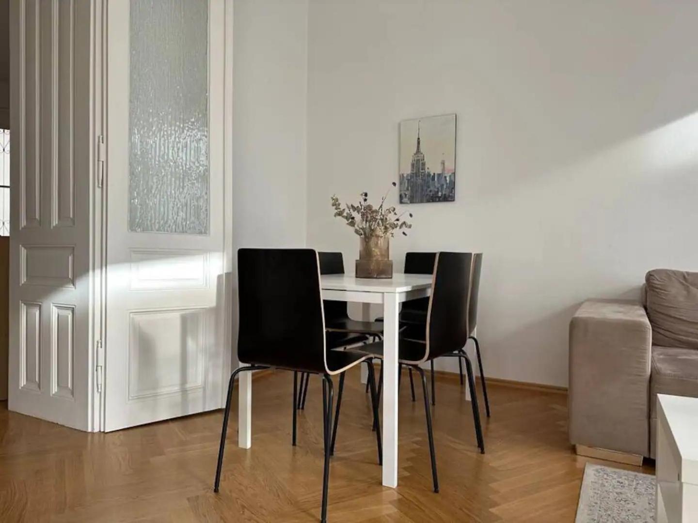 Large Near Akh, 3 Min To Metro * Vienna