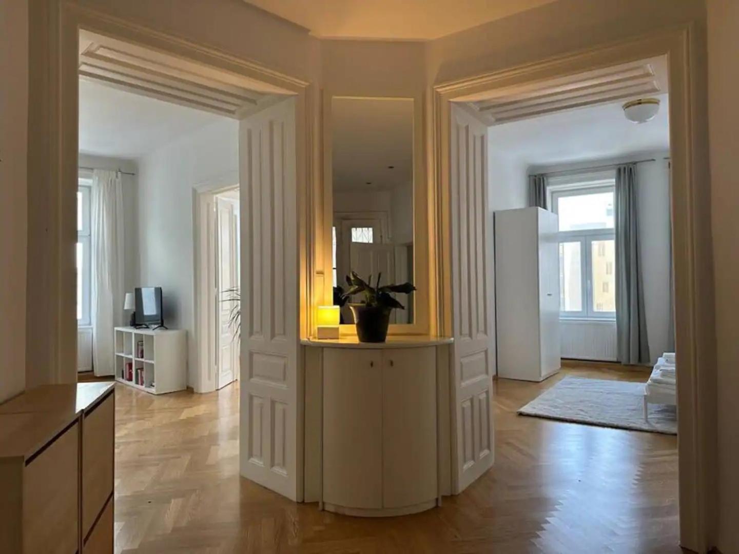 Apartment Large Near Akh, 3 Min To Metro *