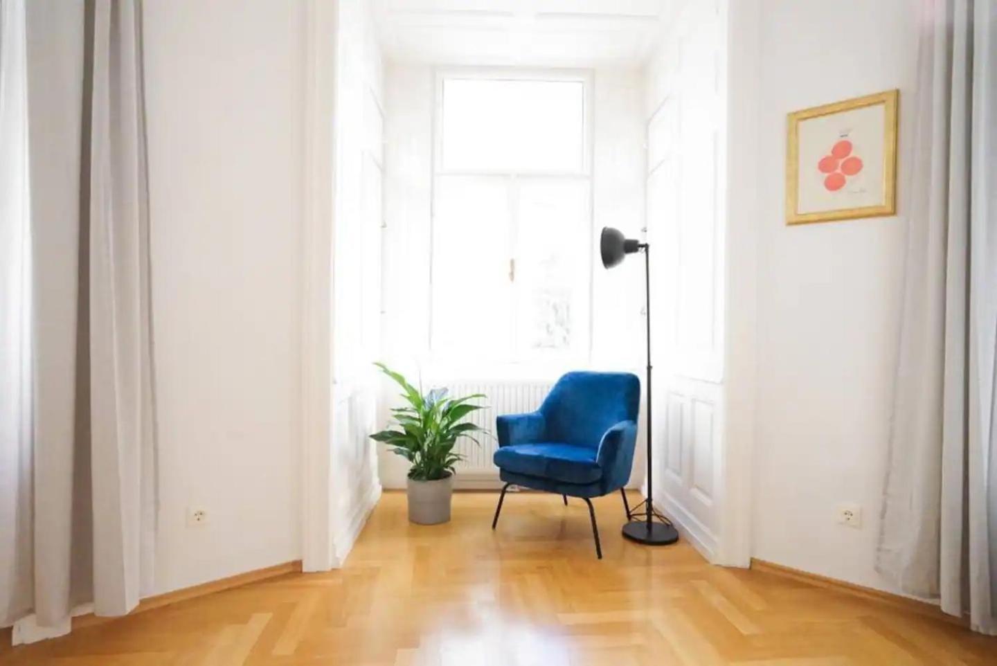 Apartment Large Near Akh, 3 Min To Metro *