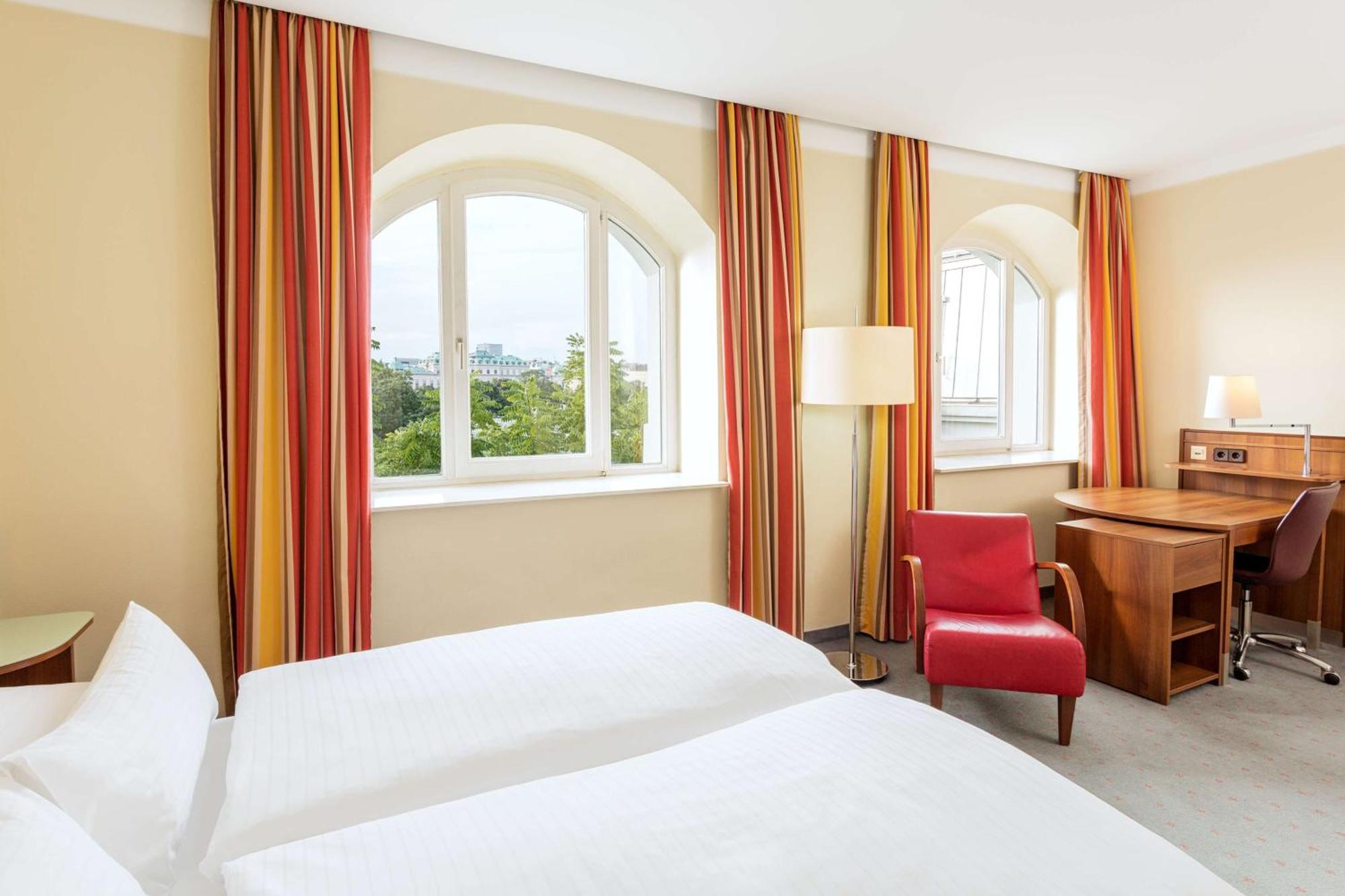 Nh Belvedere Hotel 4*