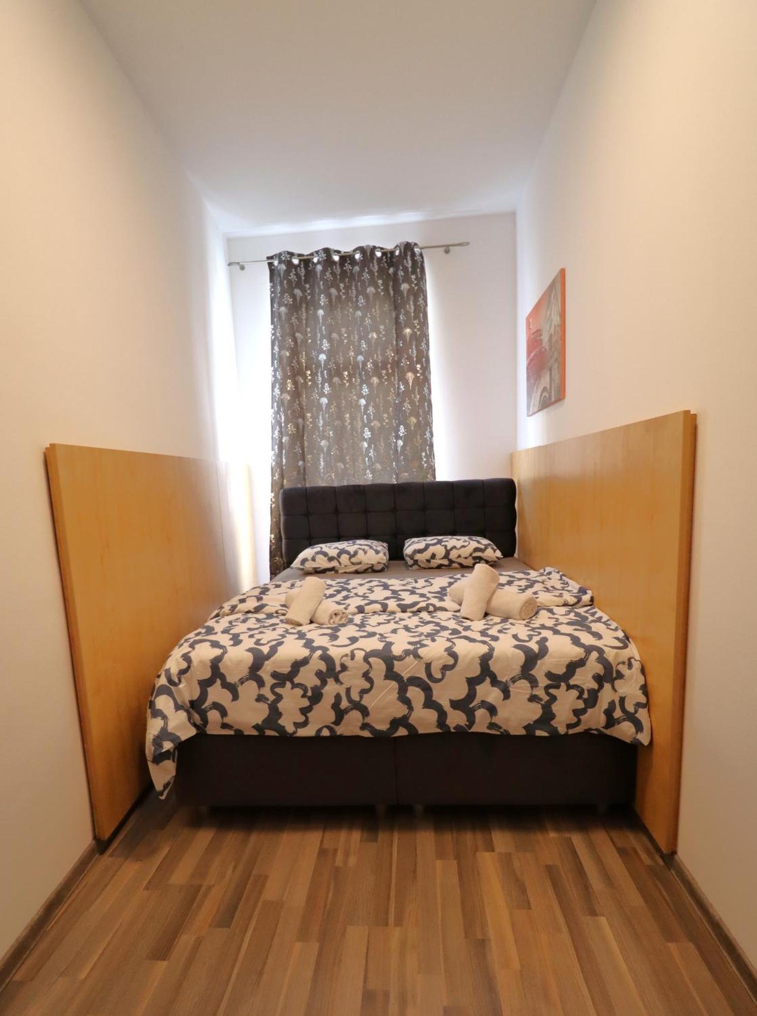 Grey Palazzo 1050 *