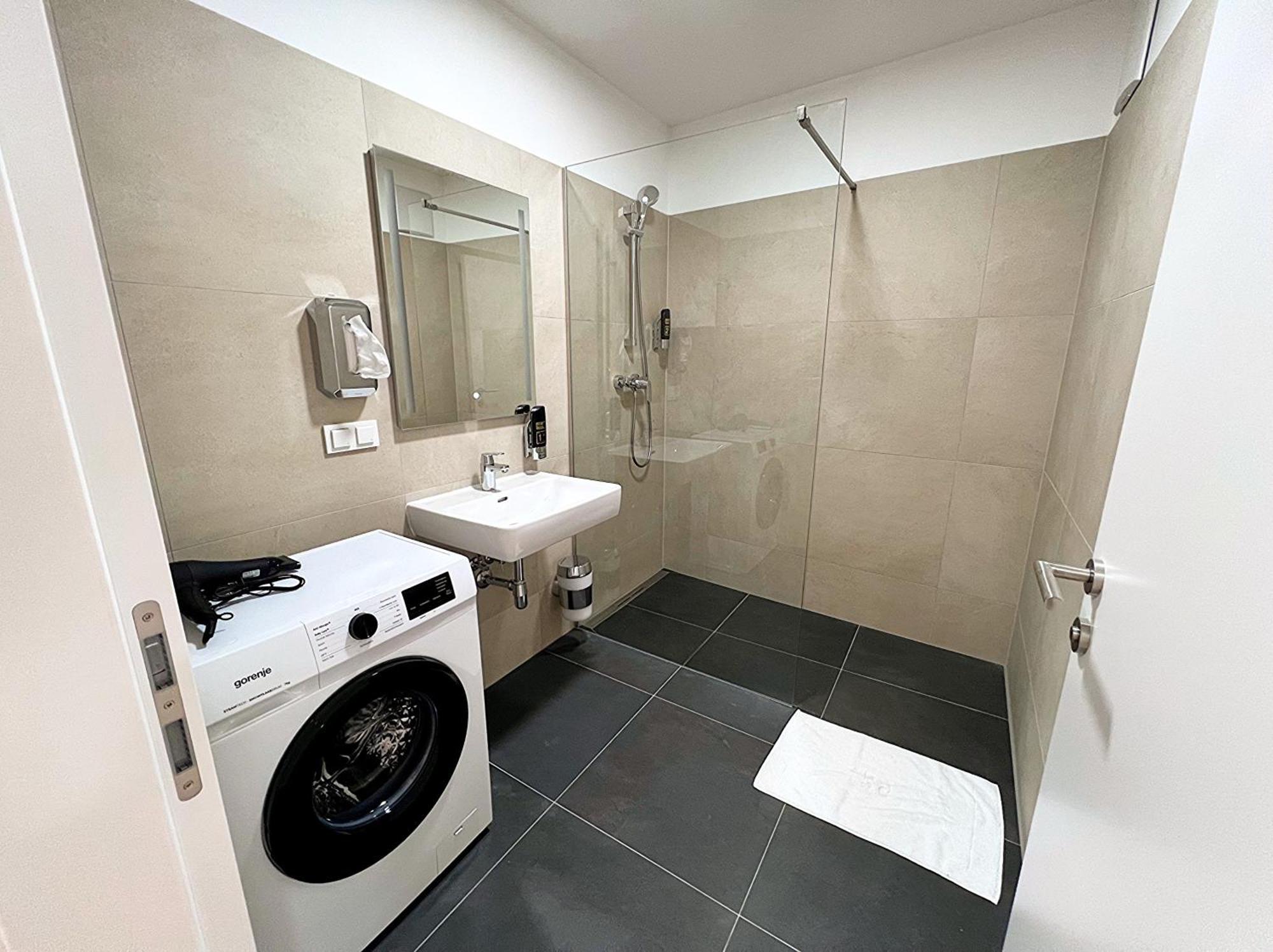 Apartment Modern, New, Next To Metro - Gg13 *