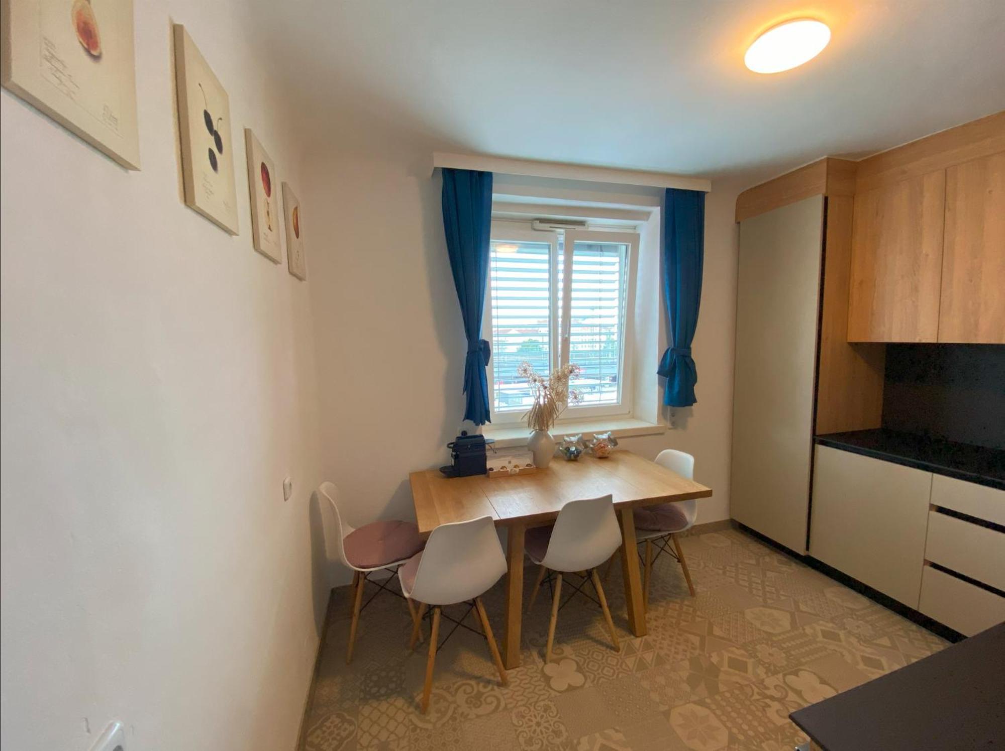 Anzotika Apartment, * Vienna