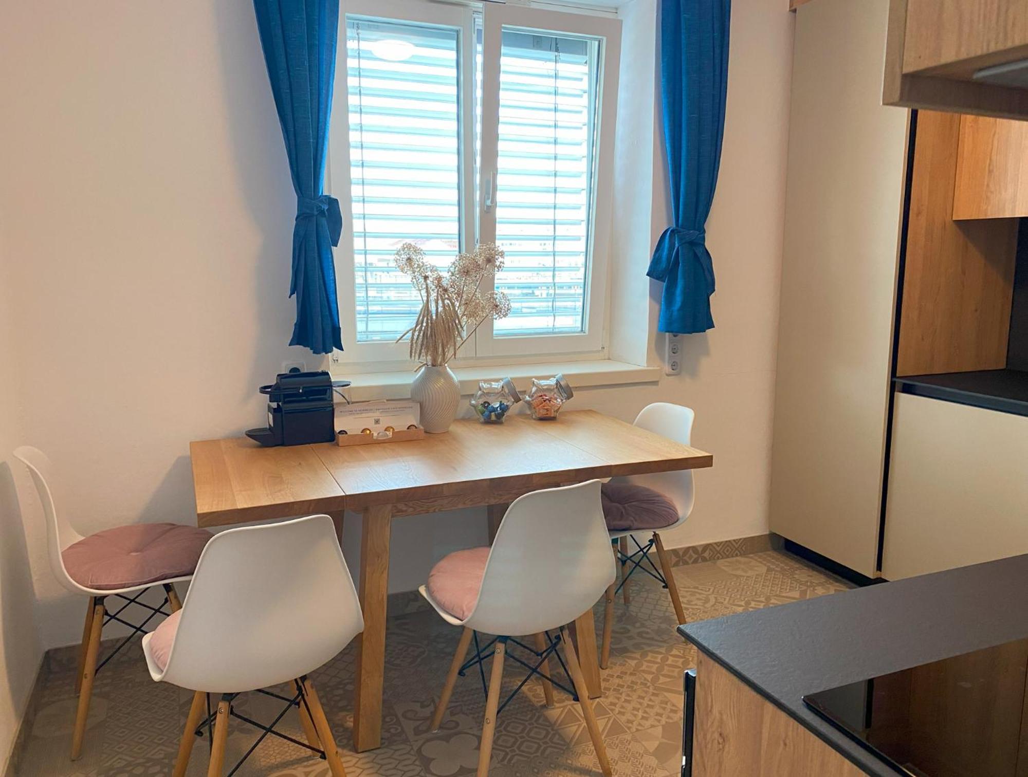 Anzotika Apartment, Apartment
