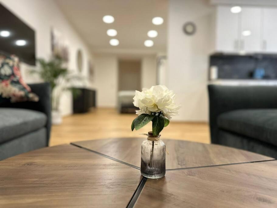 Apartment Stylish Central 2 Bedroom