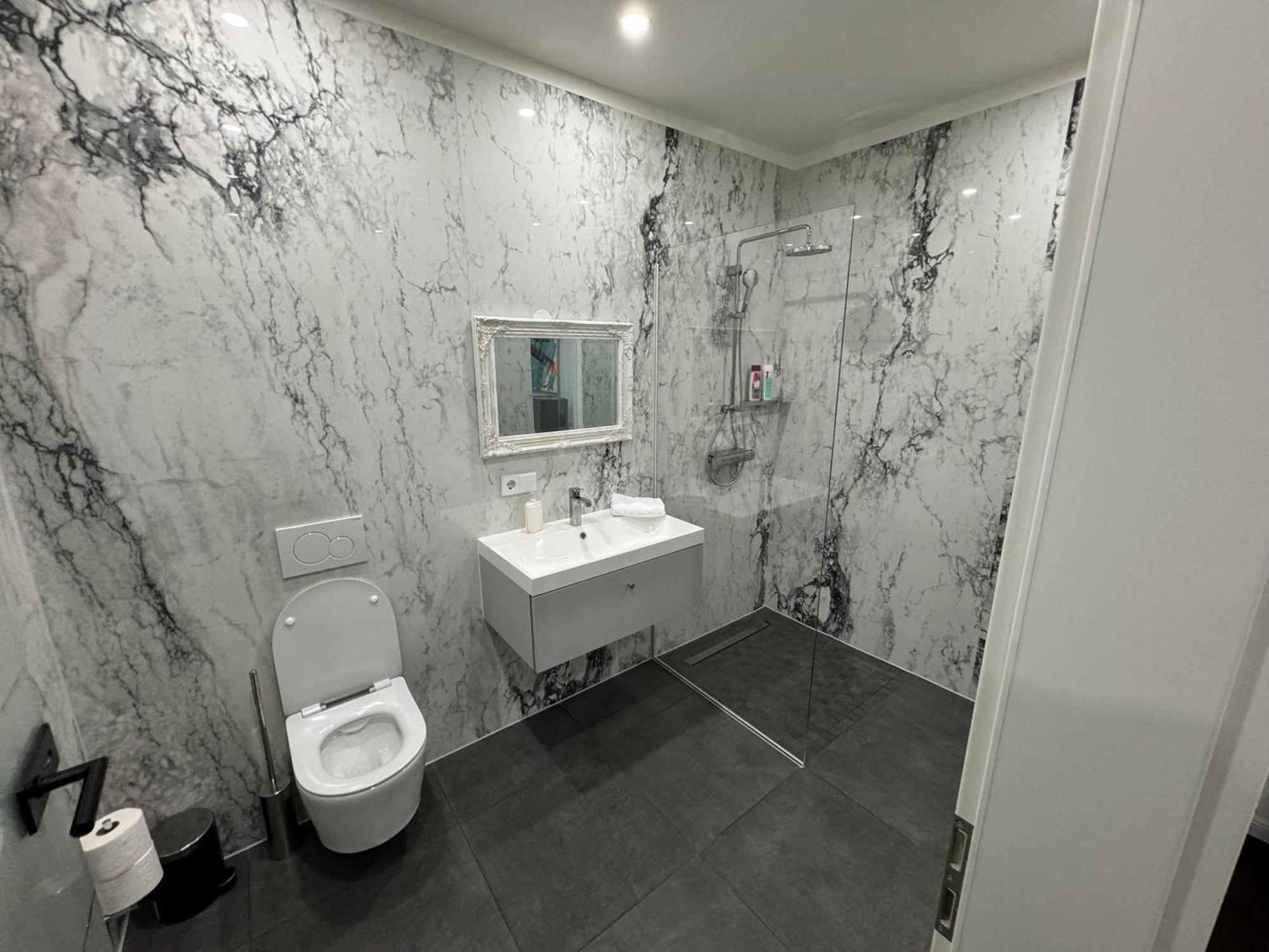 Luxurious In The Centre Of Apartment