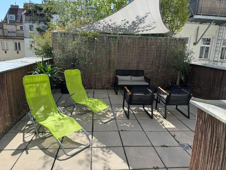 Relax Auf Der Terrasse In Viena