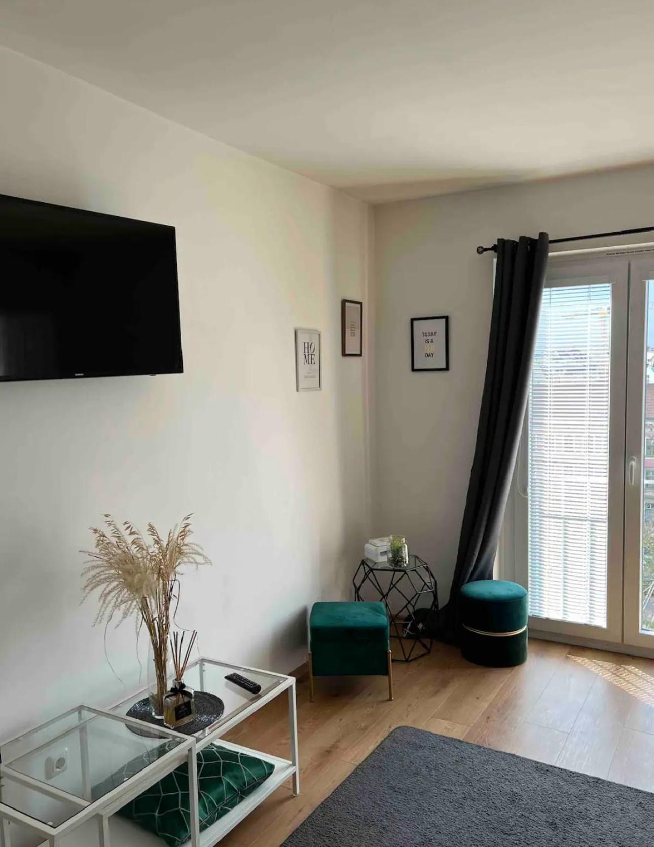 Apartment Stylish In Entire