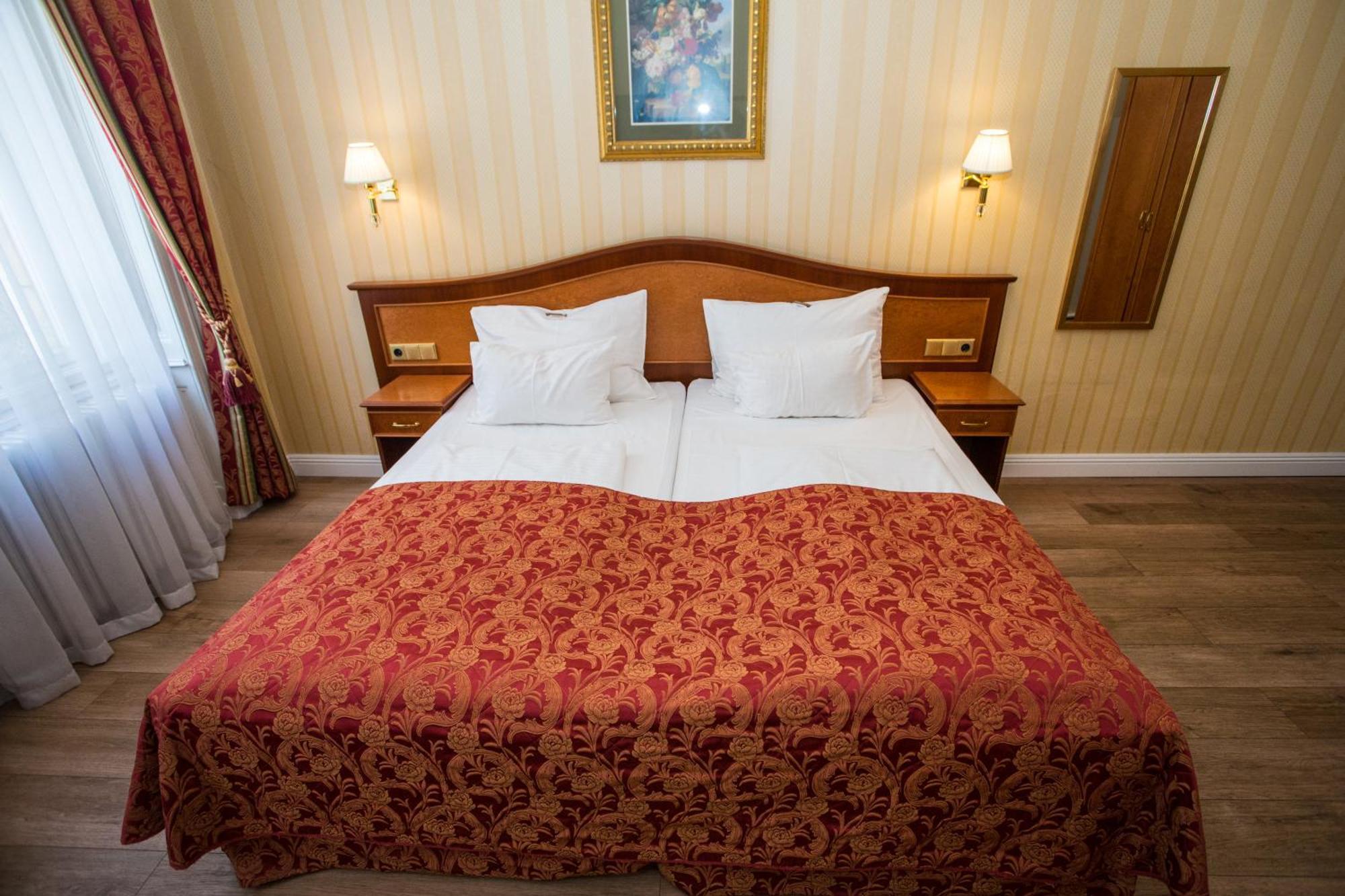 Opera I Self Check In Hotel 4*