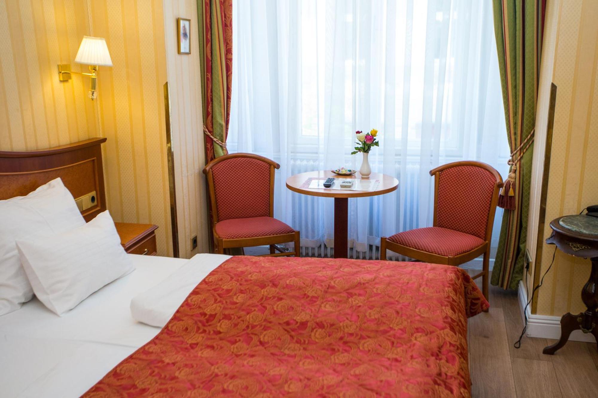 Hotel Opera I Self Check In 4*