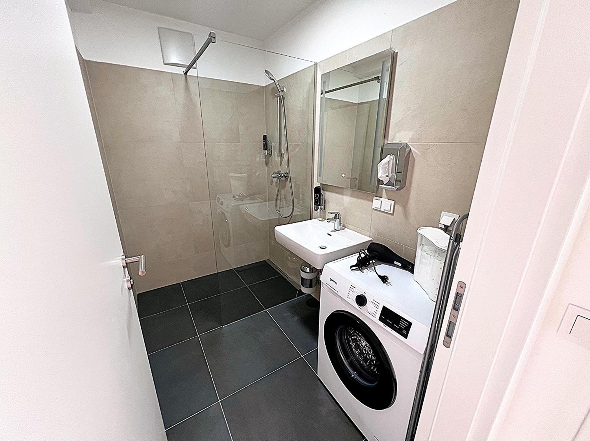 Modern, New, Next To Metro - Gg13 Apartment *