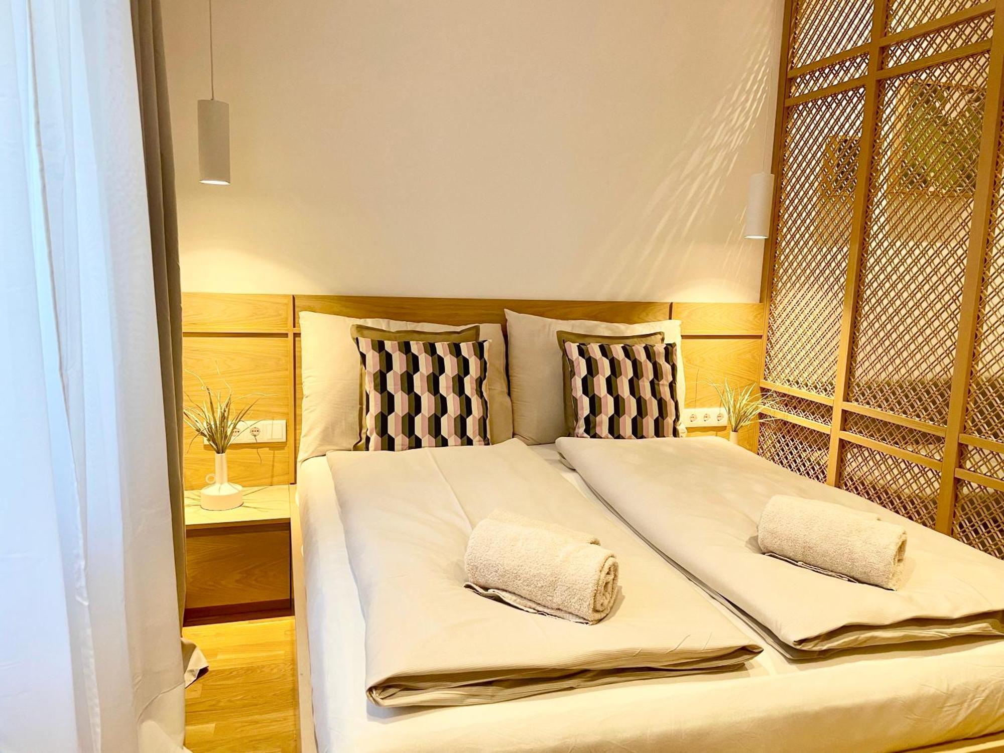 Charm Favoriten Apartment *