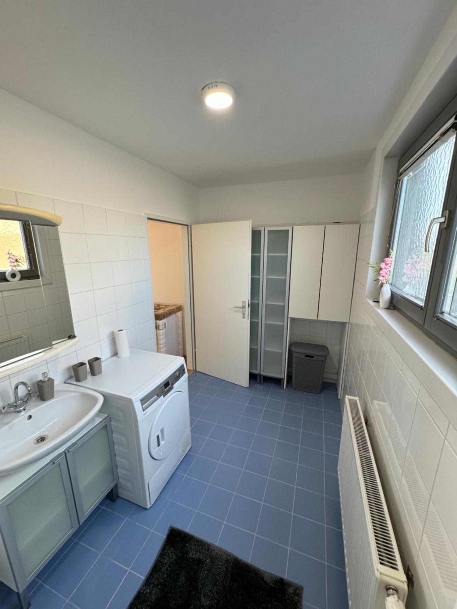 Vienna Apartment *