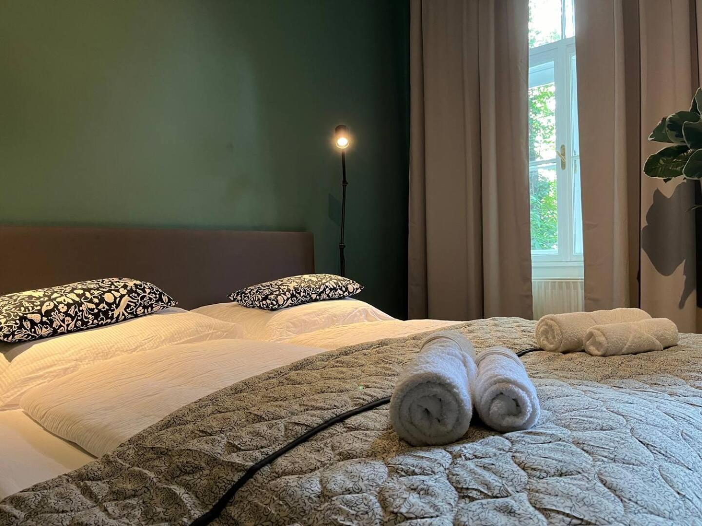 Appartamento Grosszuegiger Wiener Altbau Gleich Neben Schoenbrunn *