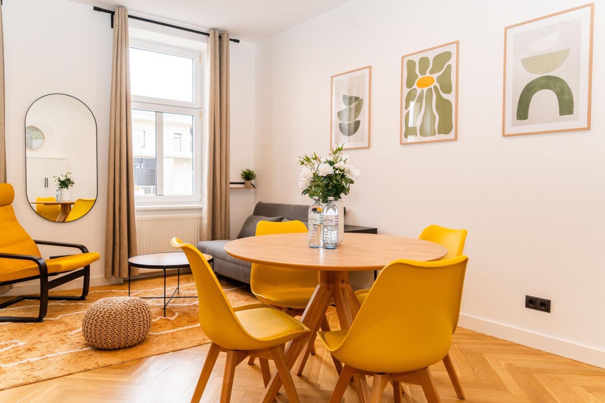 Myflat - Bright Near Station Apartment *