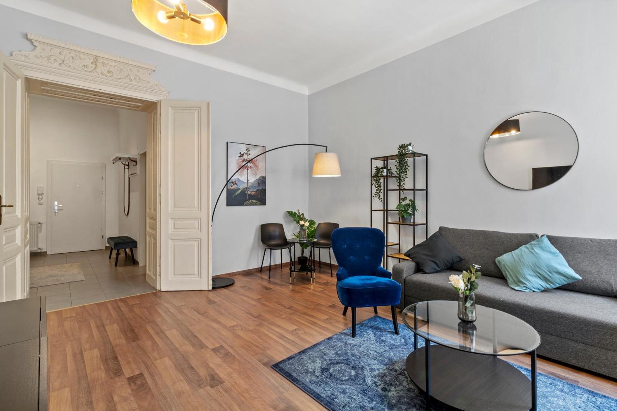 Balcony Apartment, 4 Min To U3 Zipperer Strasse Apartment