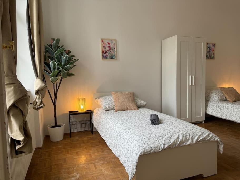 130 M2 Spacious 5 Bedroom *