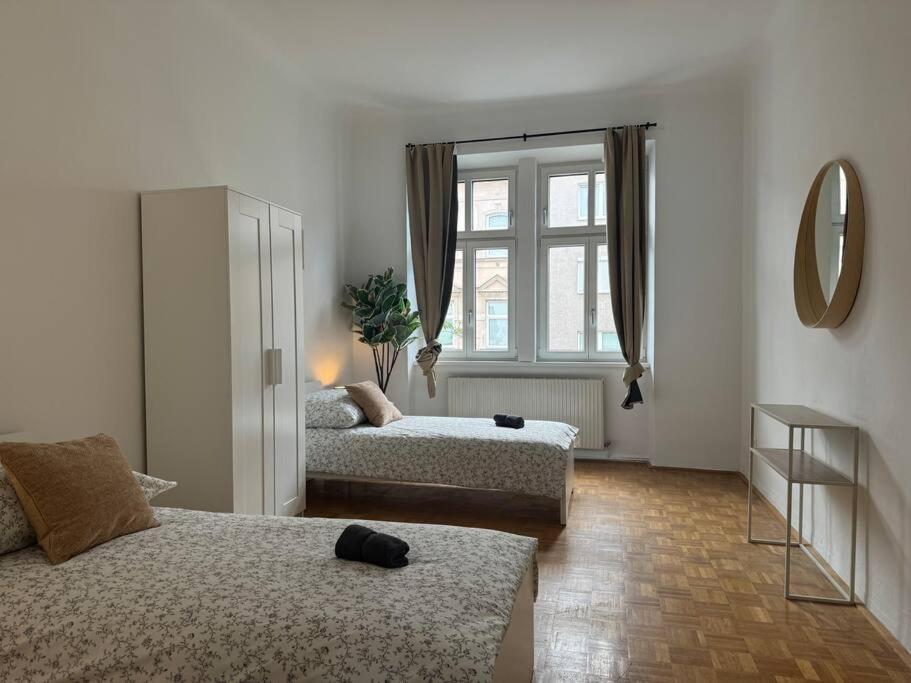 130 M2 Spacious 5 Bedroom *