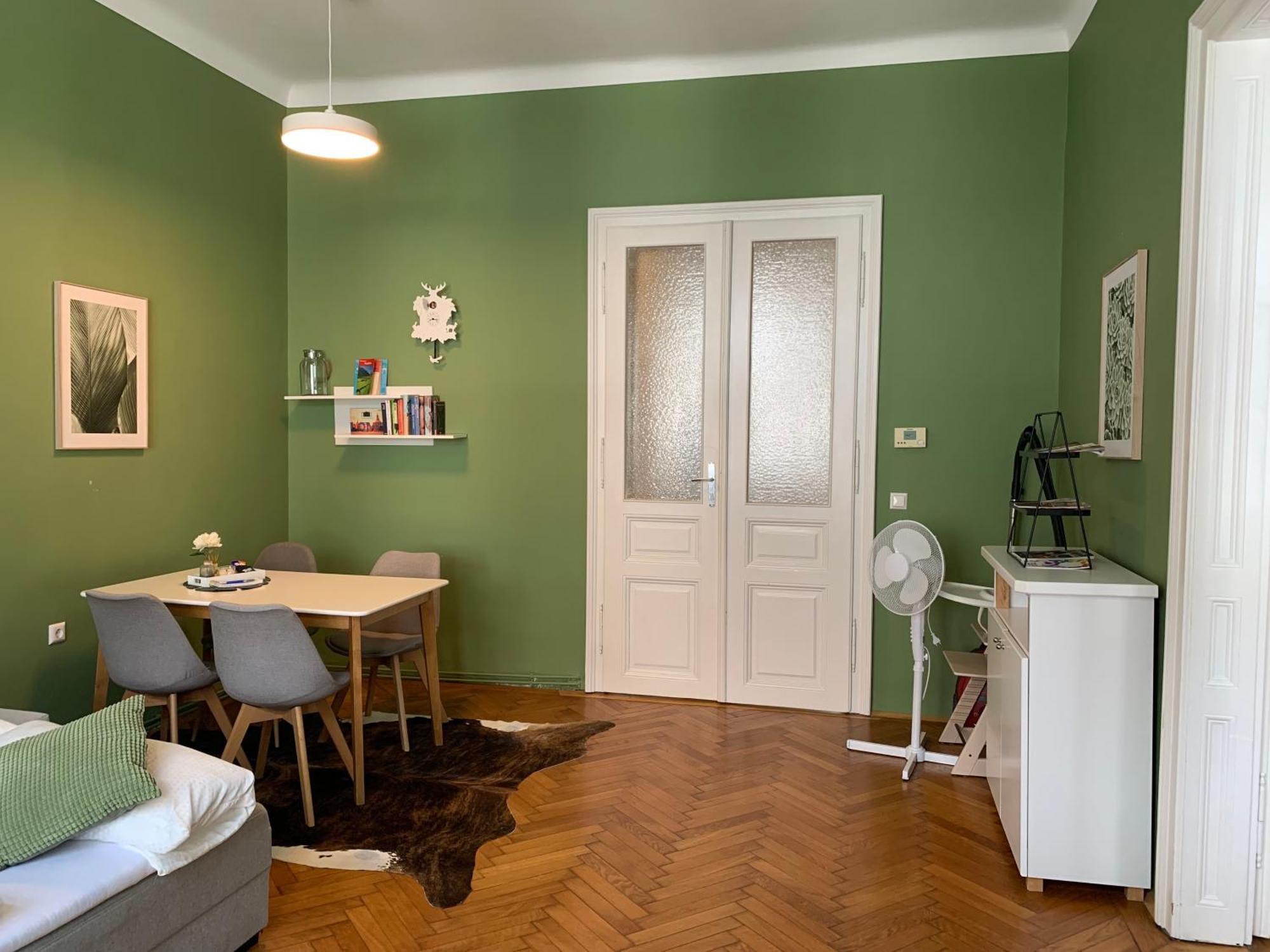 Grosszuegiger Wiener Altbau Gleich Neben Schoenbrunn * Vienna