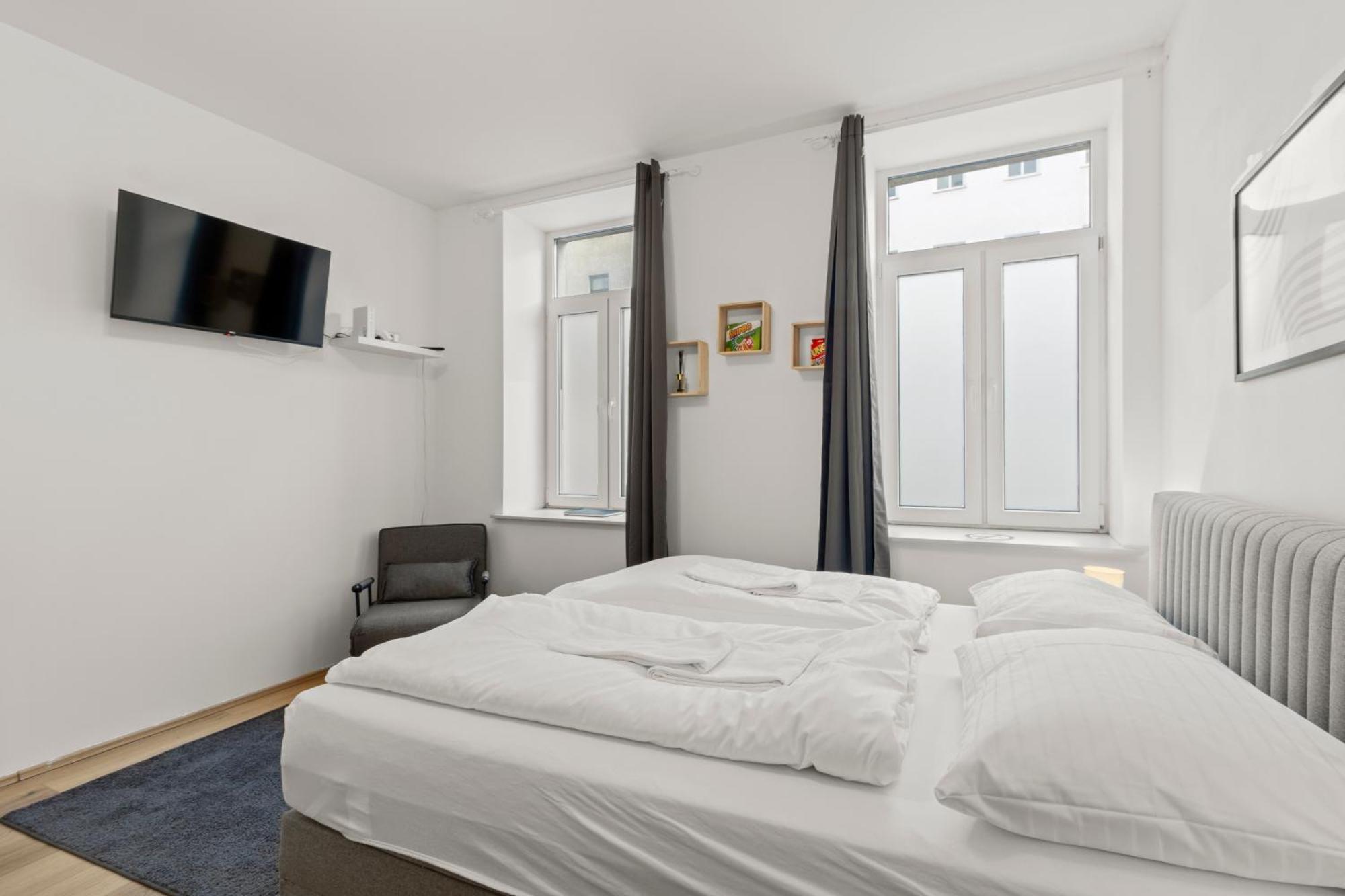 Faraway 43 Viena