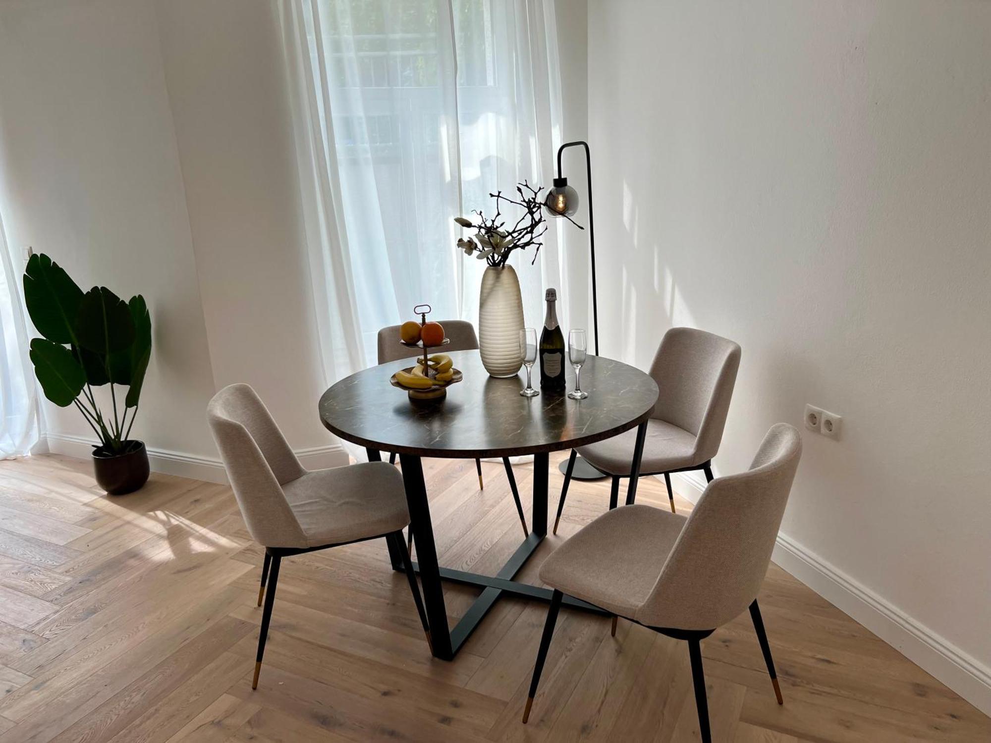 Luxury Living - 1130 Apartment