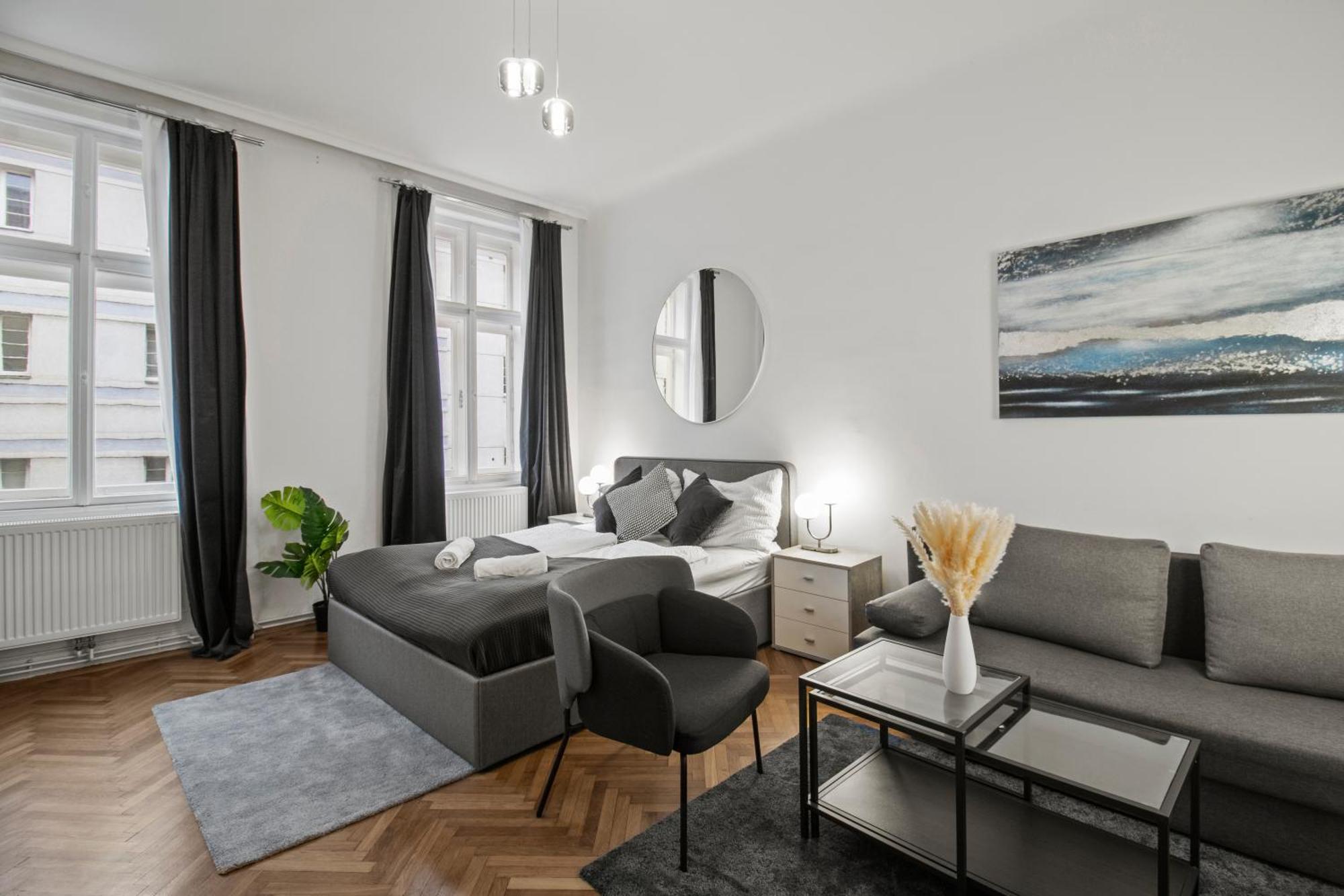 Next To Shopping Street And Subway Station, Few Minutes To Stephansplatz Apartment Wien