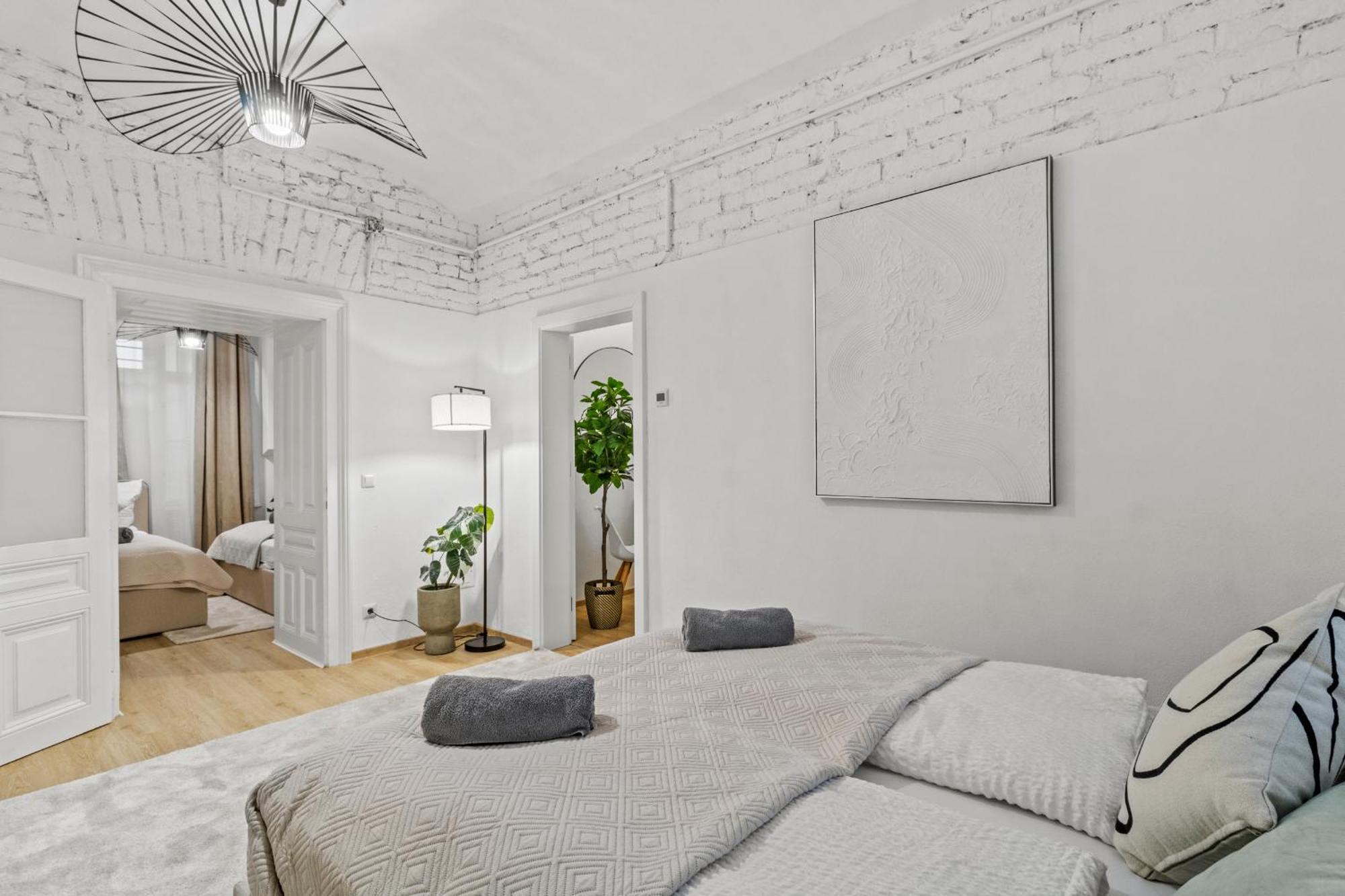 Next To Shopping Street And Subway Station, Few Minutes To Stephansplatz * Wien