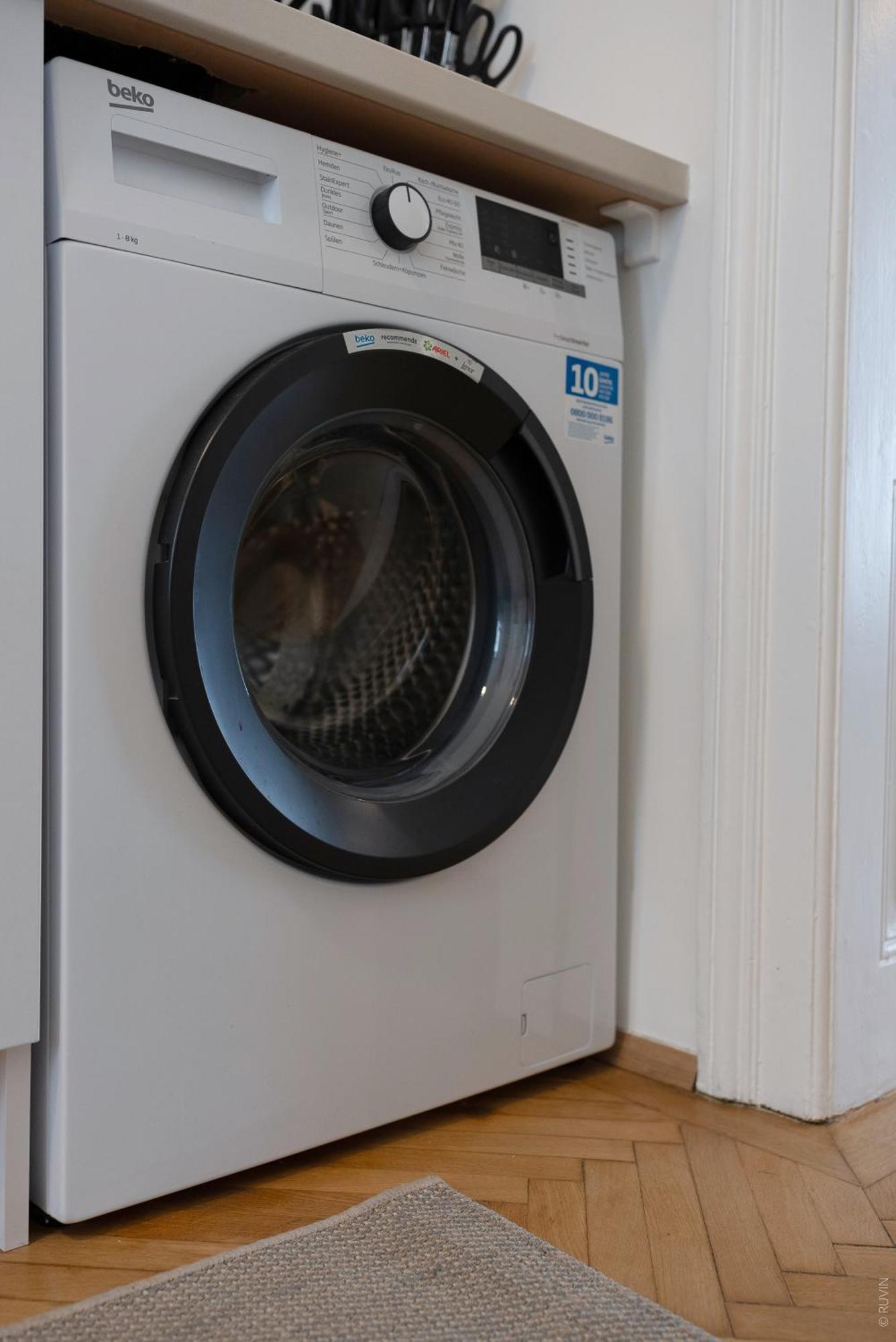 Apartment Next To Shopping Street And Subway Station, Few Minutes To Stephansplatz *