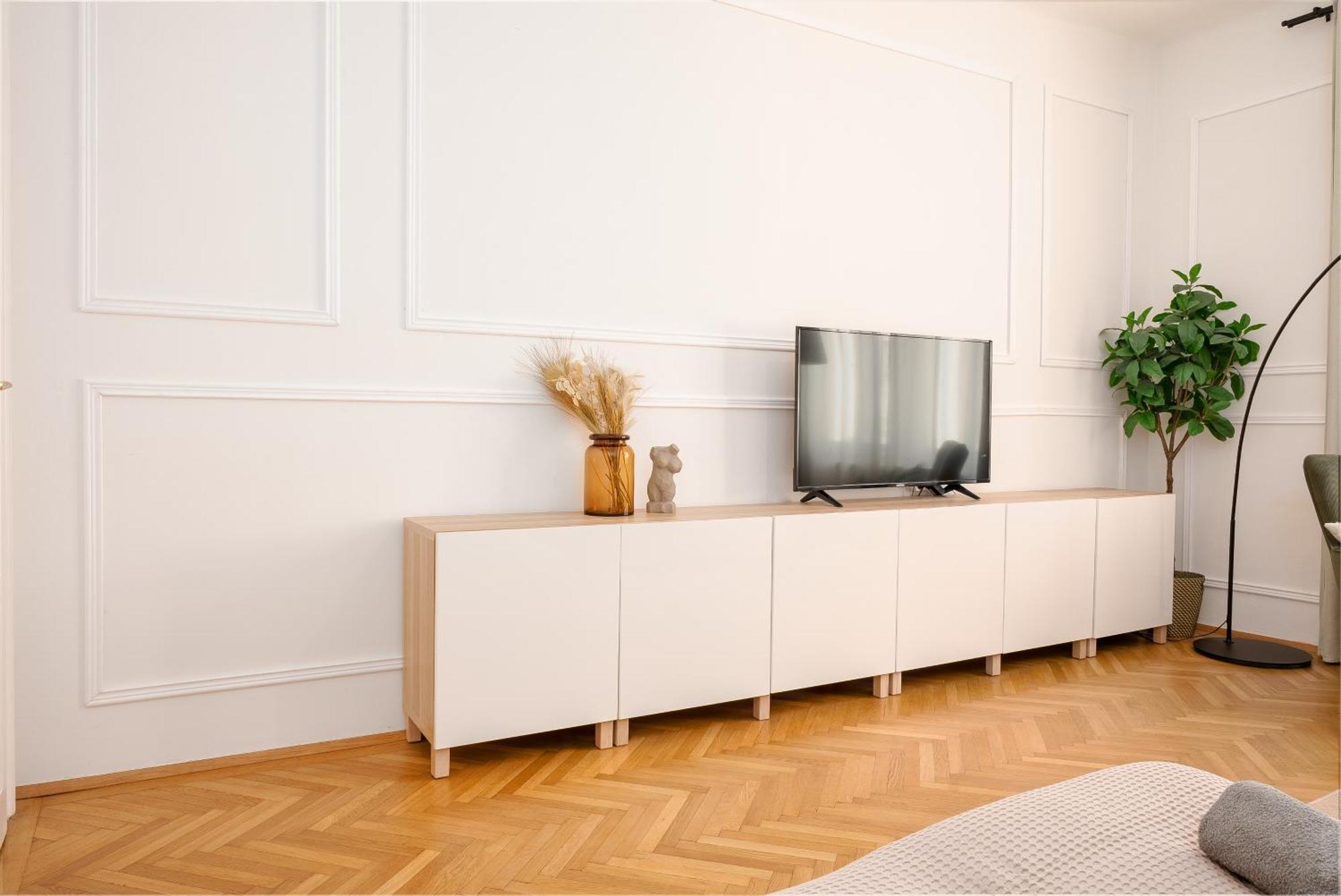 Apartment Next To Shopping Street And Subway Station, Few Minutes To Stephansplatz *