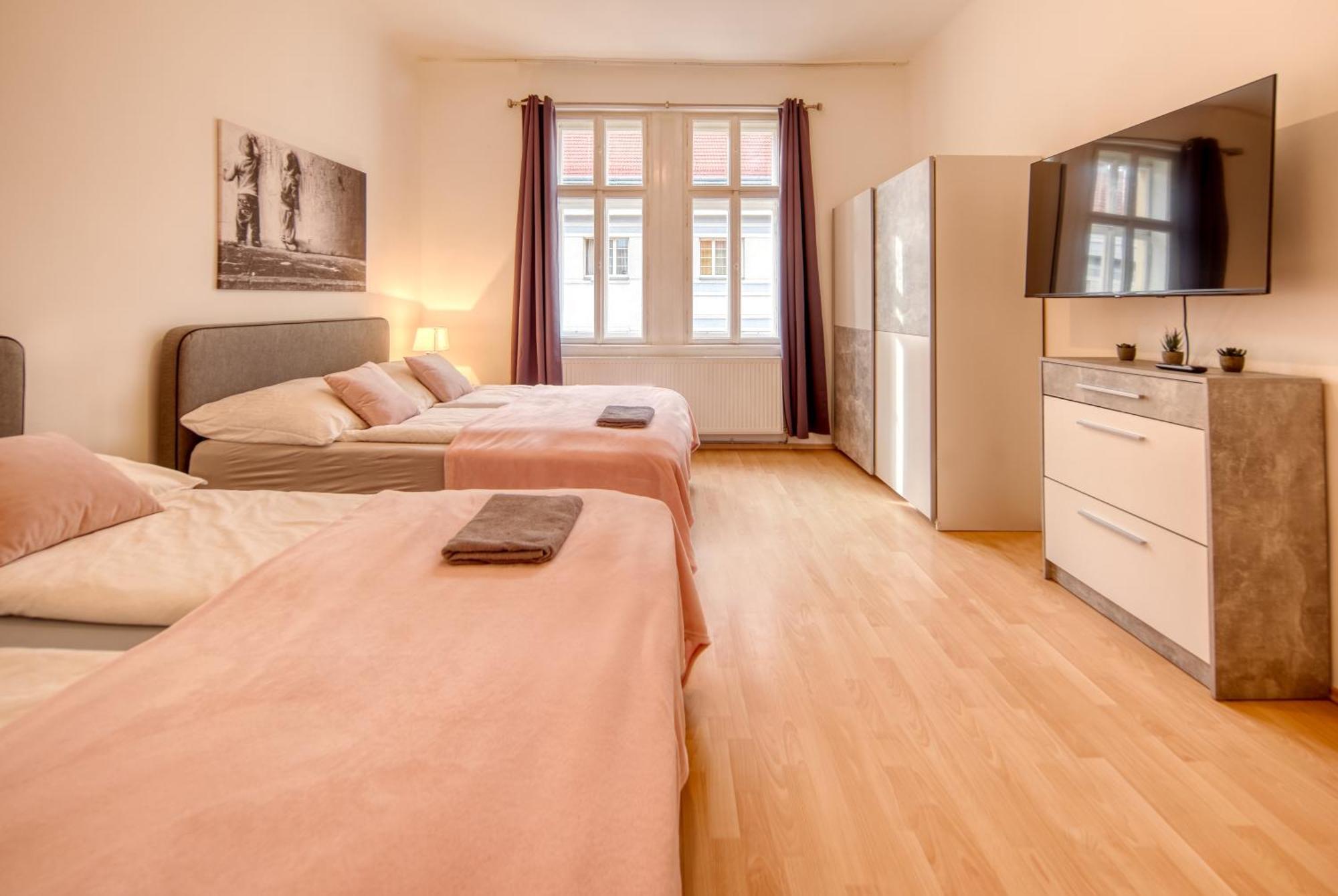 Apartment Next To Shopping Street And Subway Station, Few Minutes To Stephansplatz