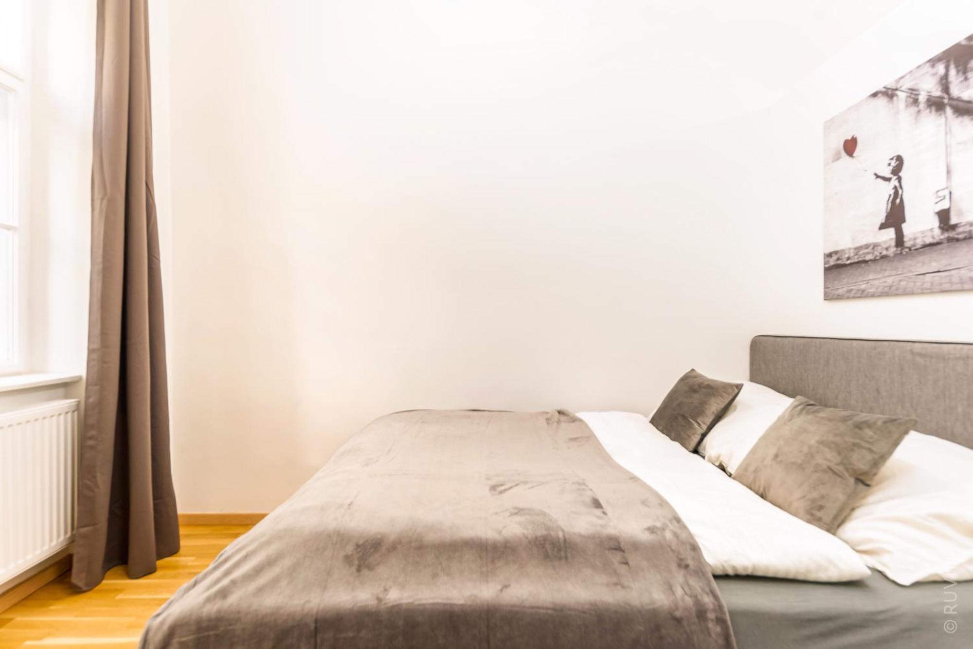 Apartment Next To Shopping Street And Subway Station, Few Minutes To Stephansplatz Wien