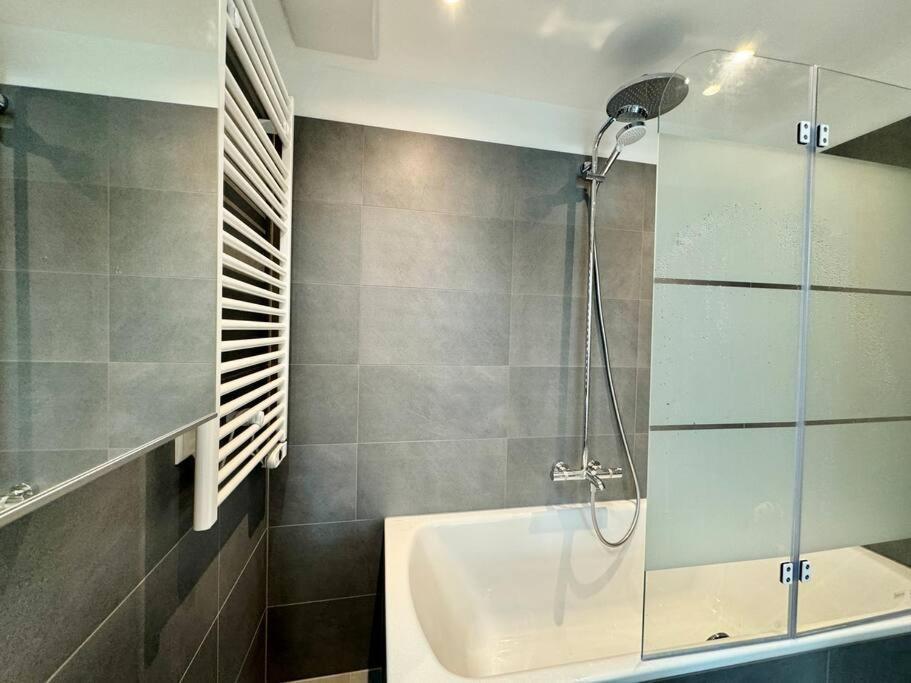 Apartment Modern Danube With Balcony *